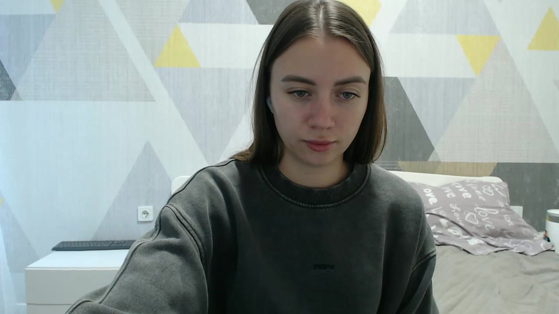 Gallery image thumbnail from Sulfate0's myfreecams stream on, 10/12/2025, 09:59 image 17 of 20