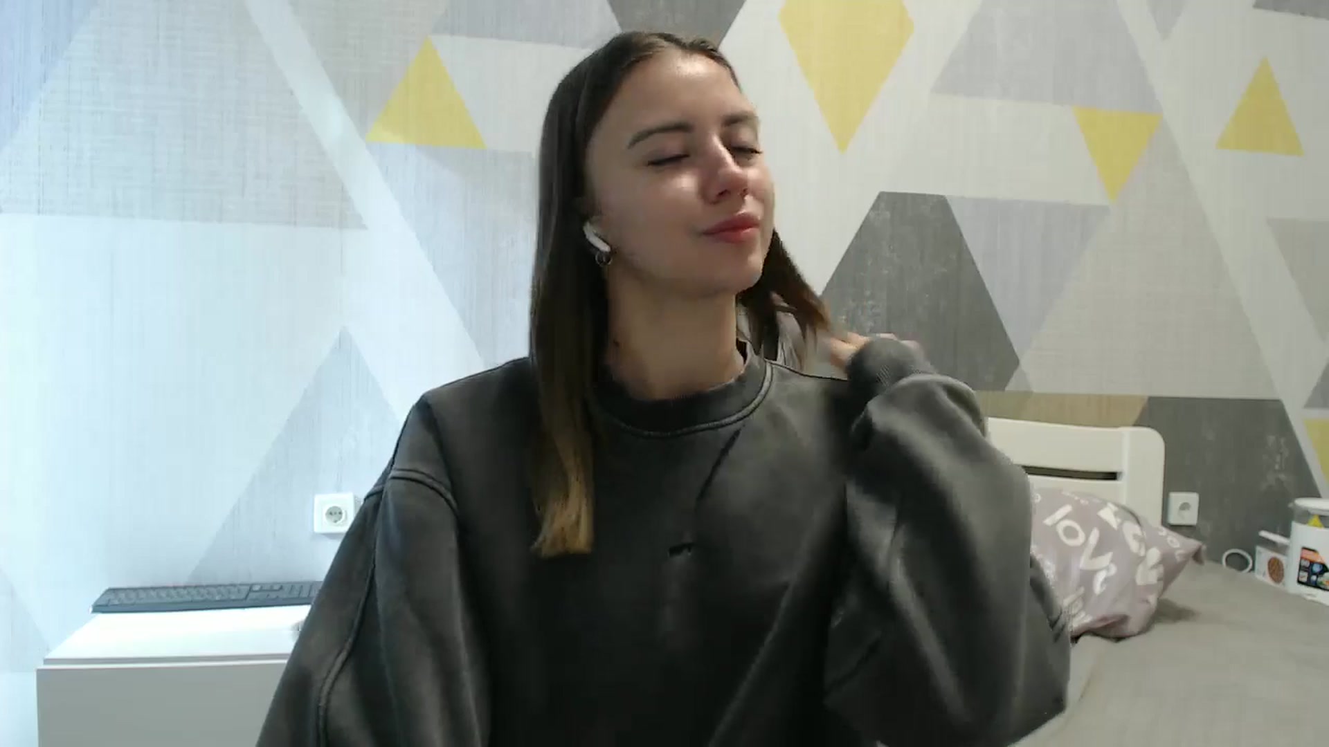 Gallery image thumbnail from Sulfate0's myfreecams stream on, 10/28/2025, 09:26 image 17 of 20