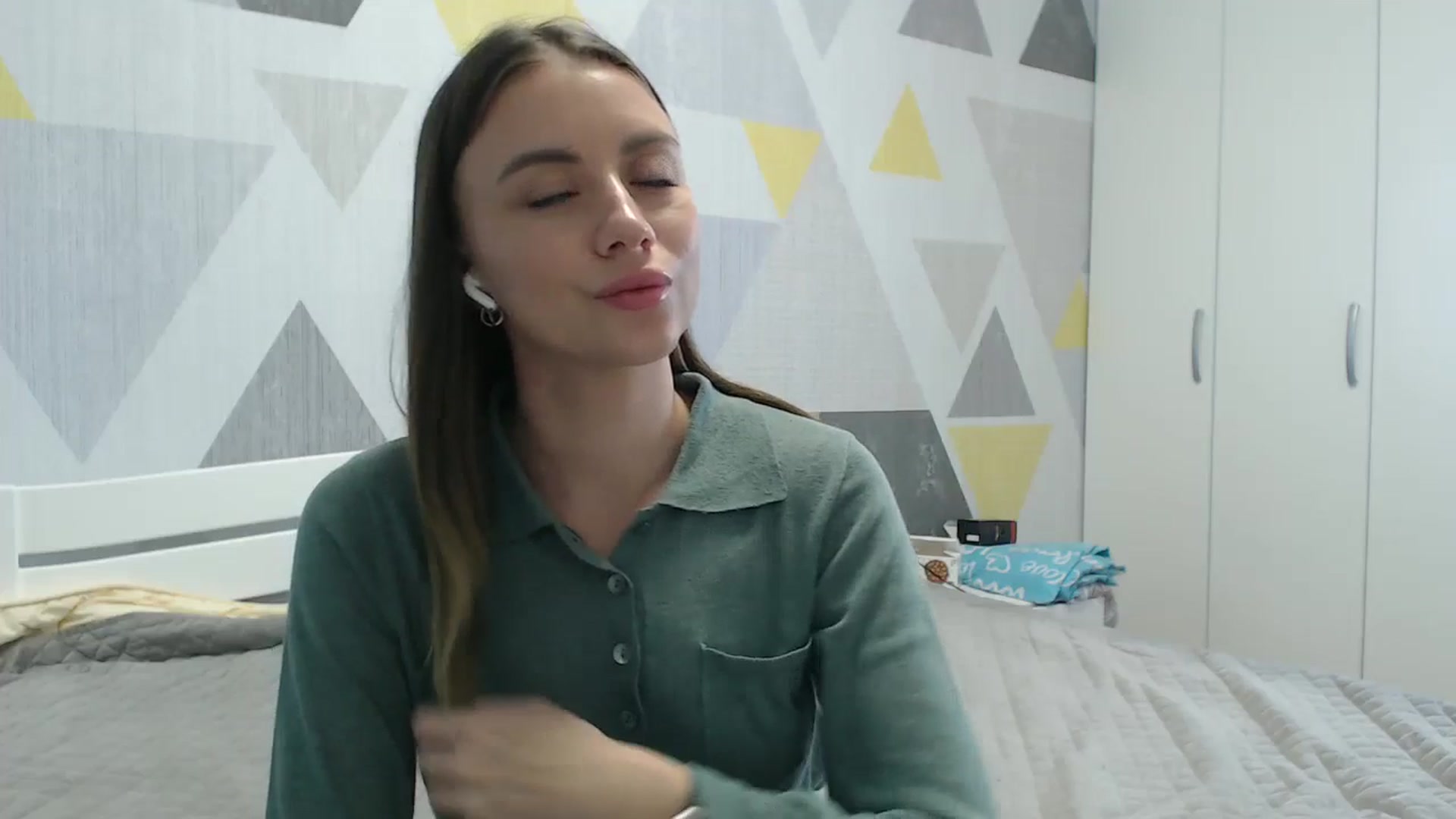 Gallery image thumbnail from Sulfate0's myfreecams stream on, 11/05/2025, 12:36 image 12 of 20