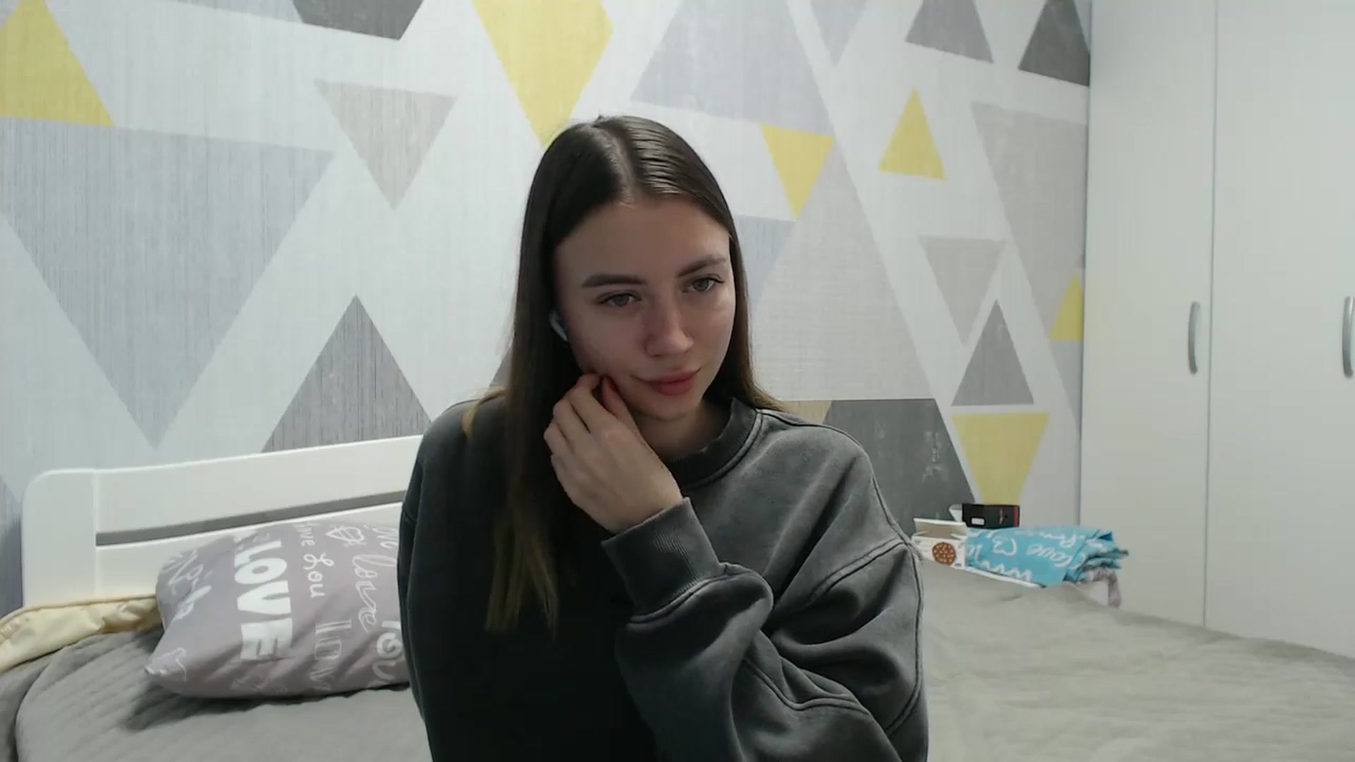 Gallery image thumbnail from Sulfate0's myfreecams stream on, 11/06/2025, 12:40 image 5 of 20
