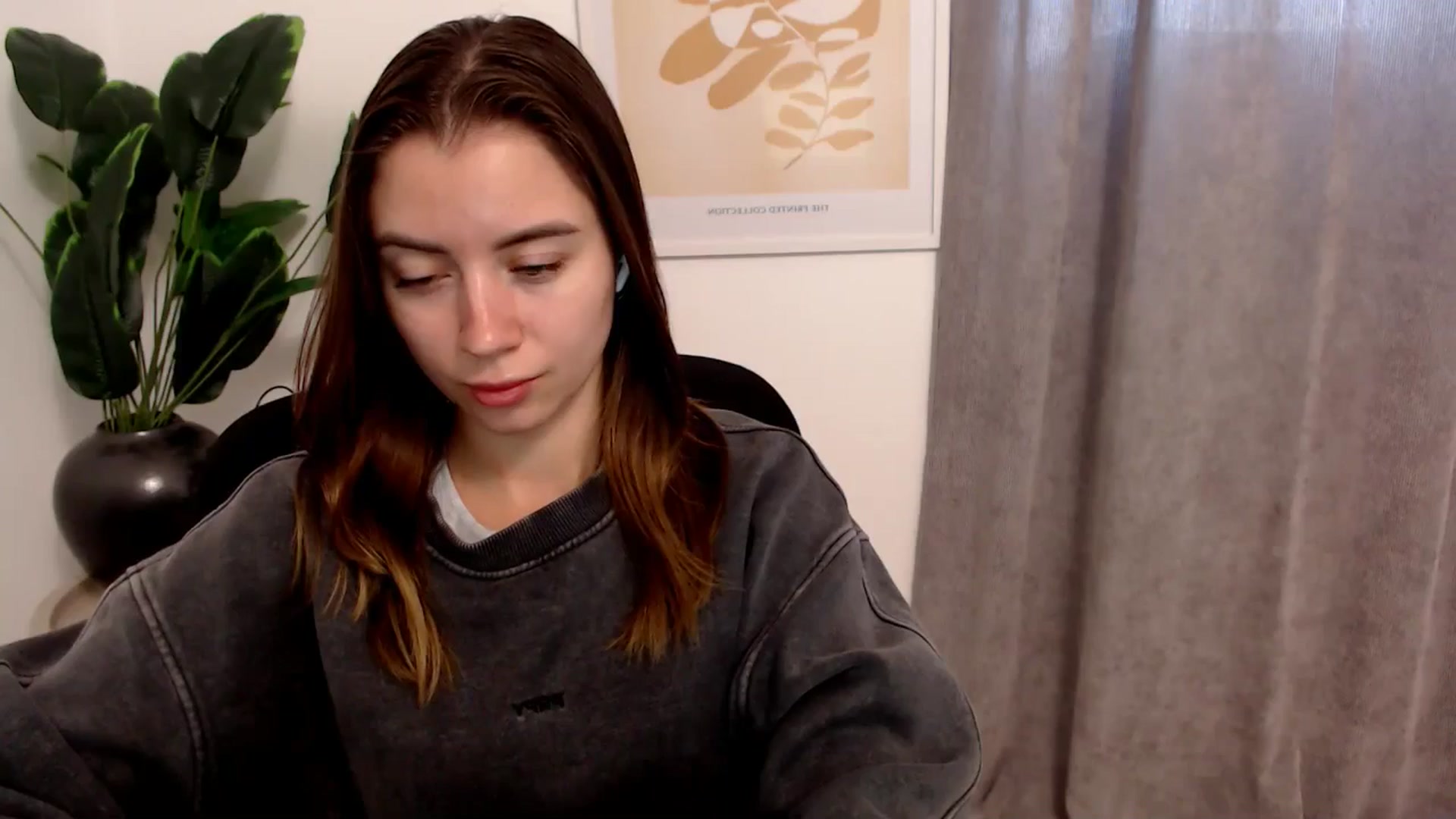 Gallery image thumbnail from Sulfate0's myfreecams stream on, 12/13/2025, 09:23 image 12 of 20