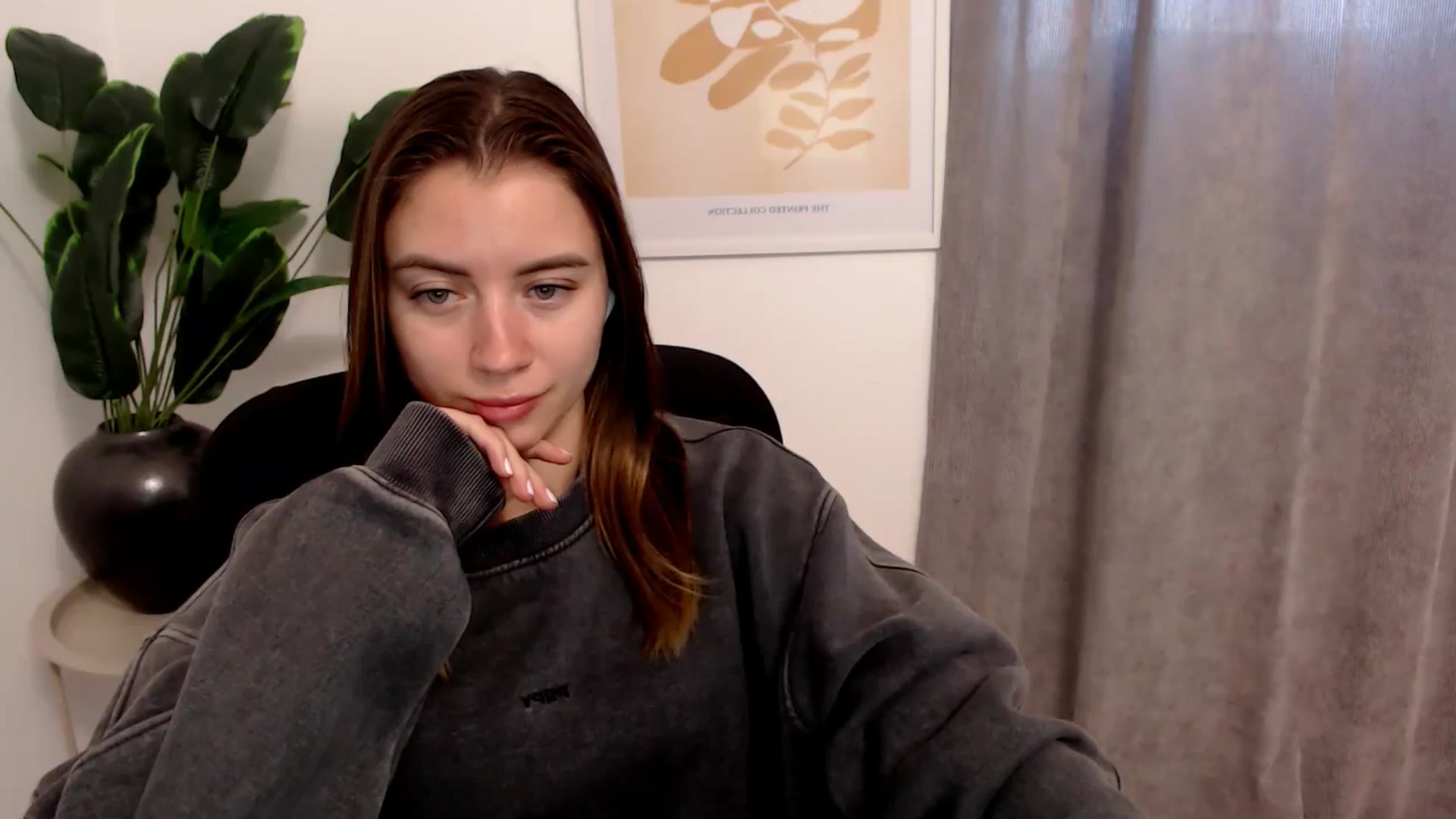 Gallery image thumbnail from Sulfate0's myfreecams stream on, 12/13/2025, 09:23 image 1 of 20