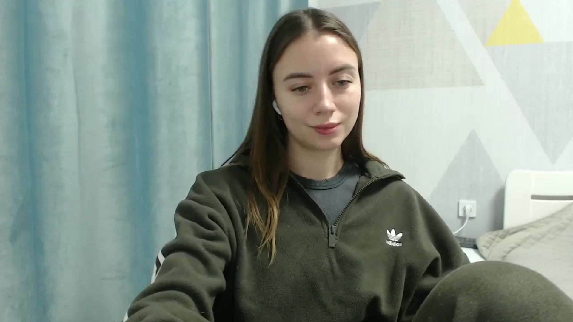 Gallery image thumbnail from Sulfate0's myfreecams stream on, 12/22/2025, 14:33 image 15 of 20