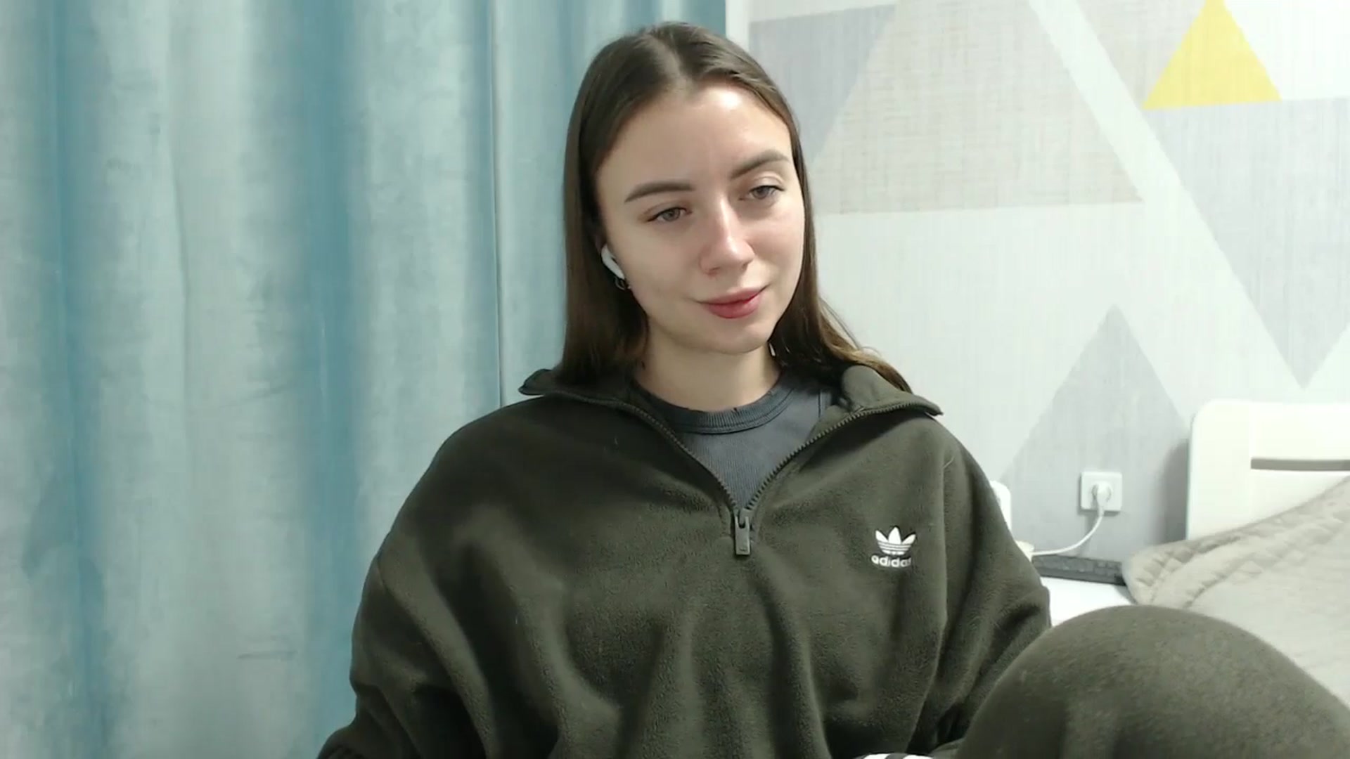 Gallery image thumbnail from Sulfate0's myfreecams stream on, 12/22/2025, 14:33 image 6 of 20