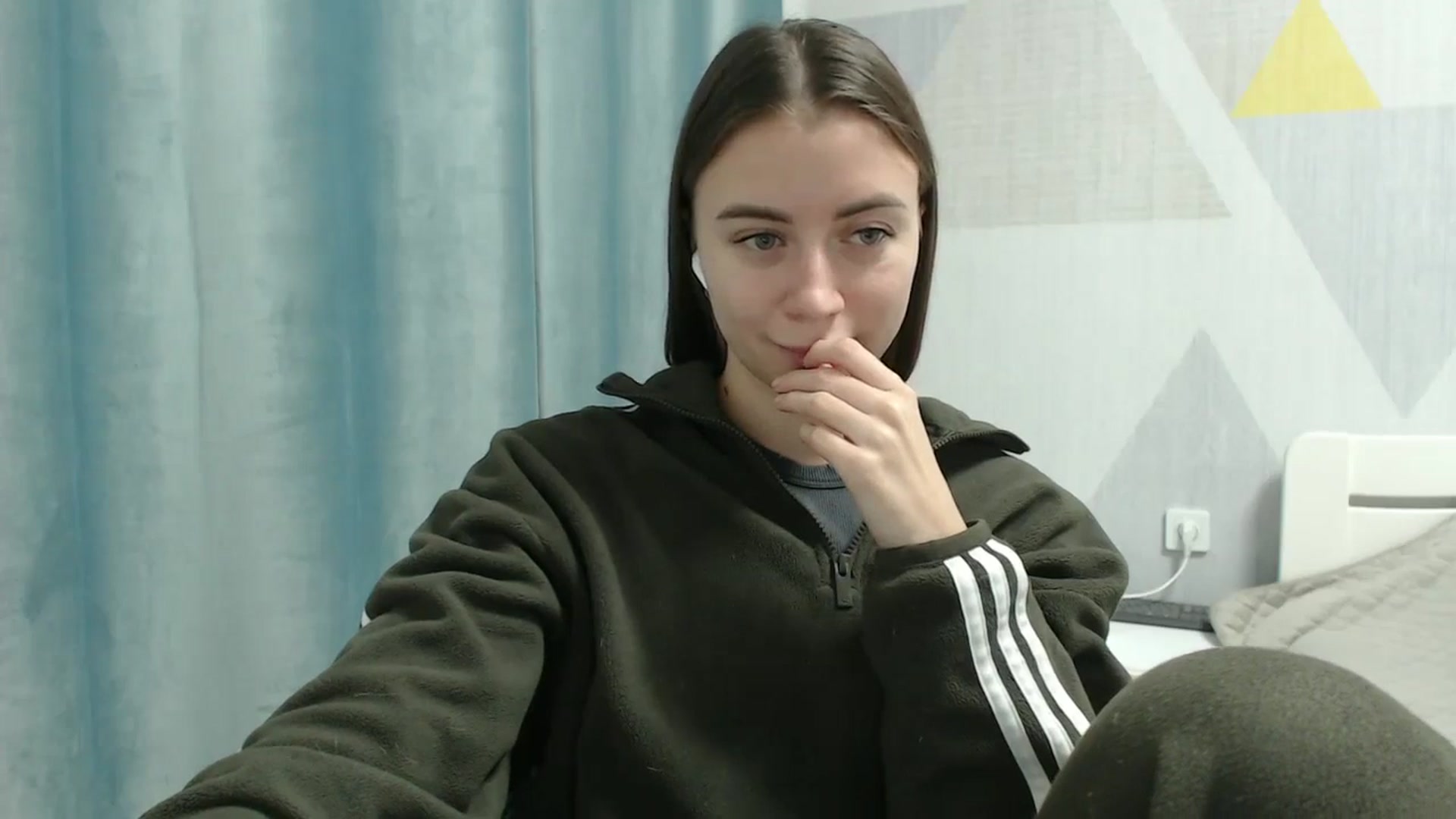 Gallery image thumbnail from Sulfate0's myfreecams stream on, 12/22/2025, 14:33 image 8 of 20