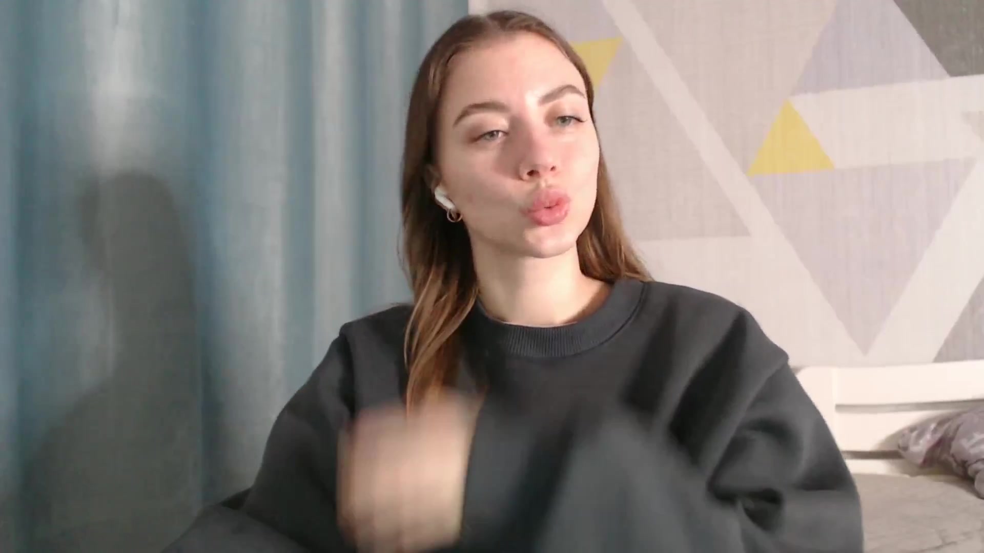 Gallery image thumbnail from Sulfate0's myfreecams stream on, 02/18/2026, 16:44 image 15 of 20