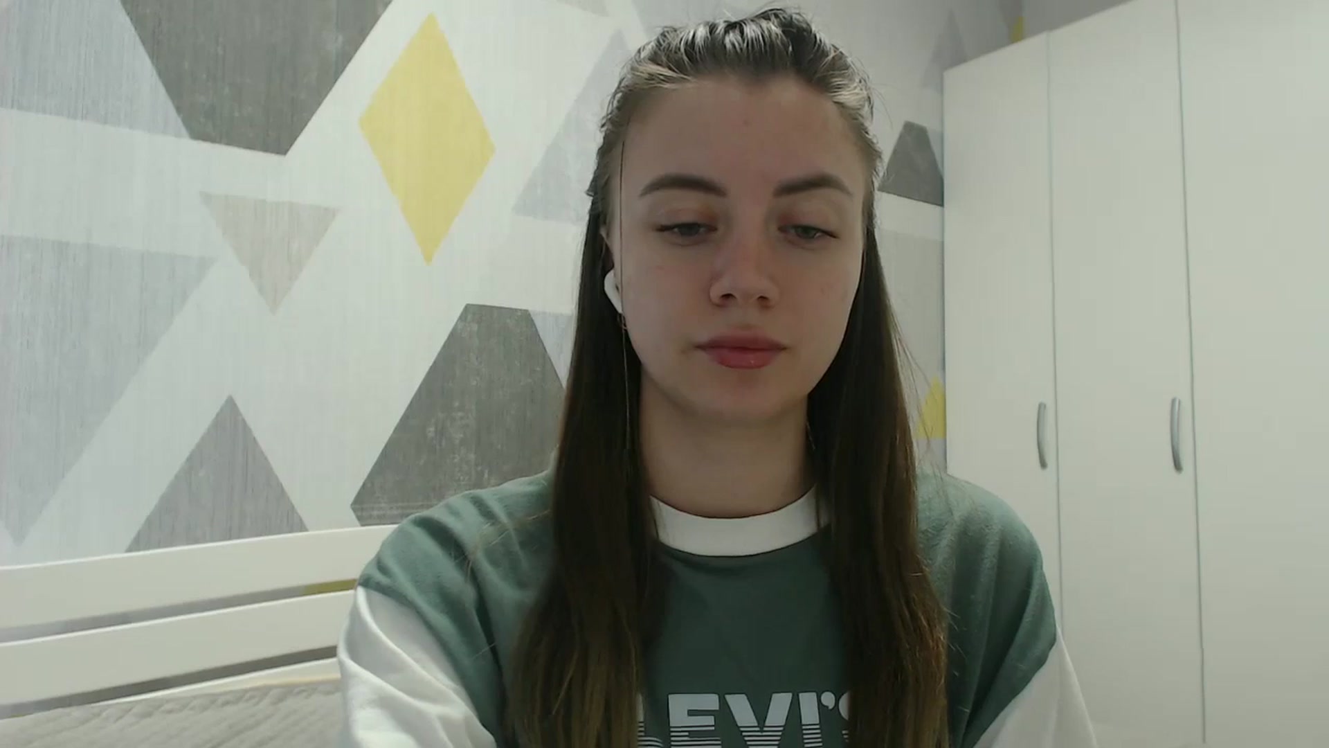 Gallery image thumbnail from Sulfate0's myfreecams stream on, 04/03/2026, 08:26 image 19 of 20
