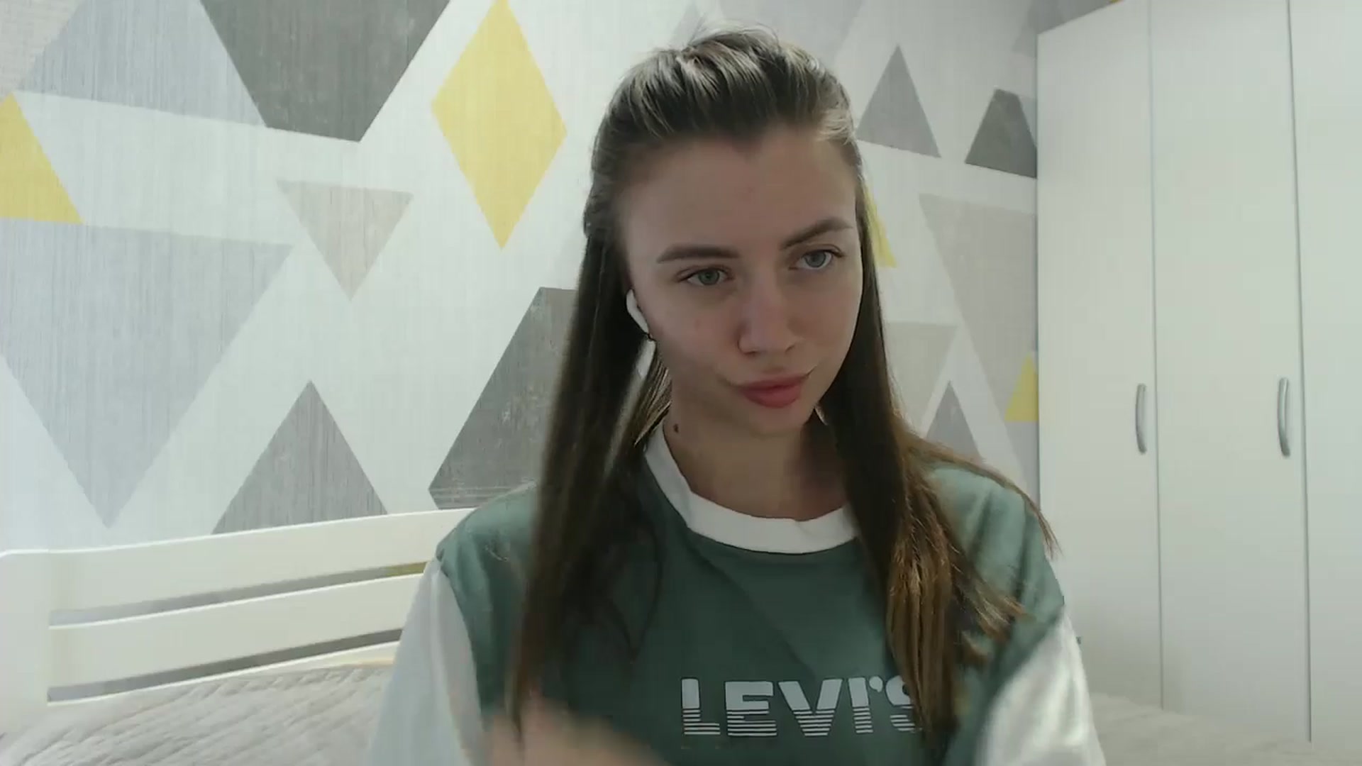 Gallery image thumbnail from Sulfate0's myfreecams stream on, 04/03/2026, 10:42 image 17 of 20