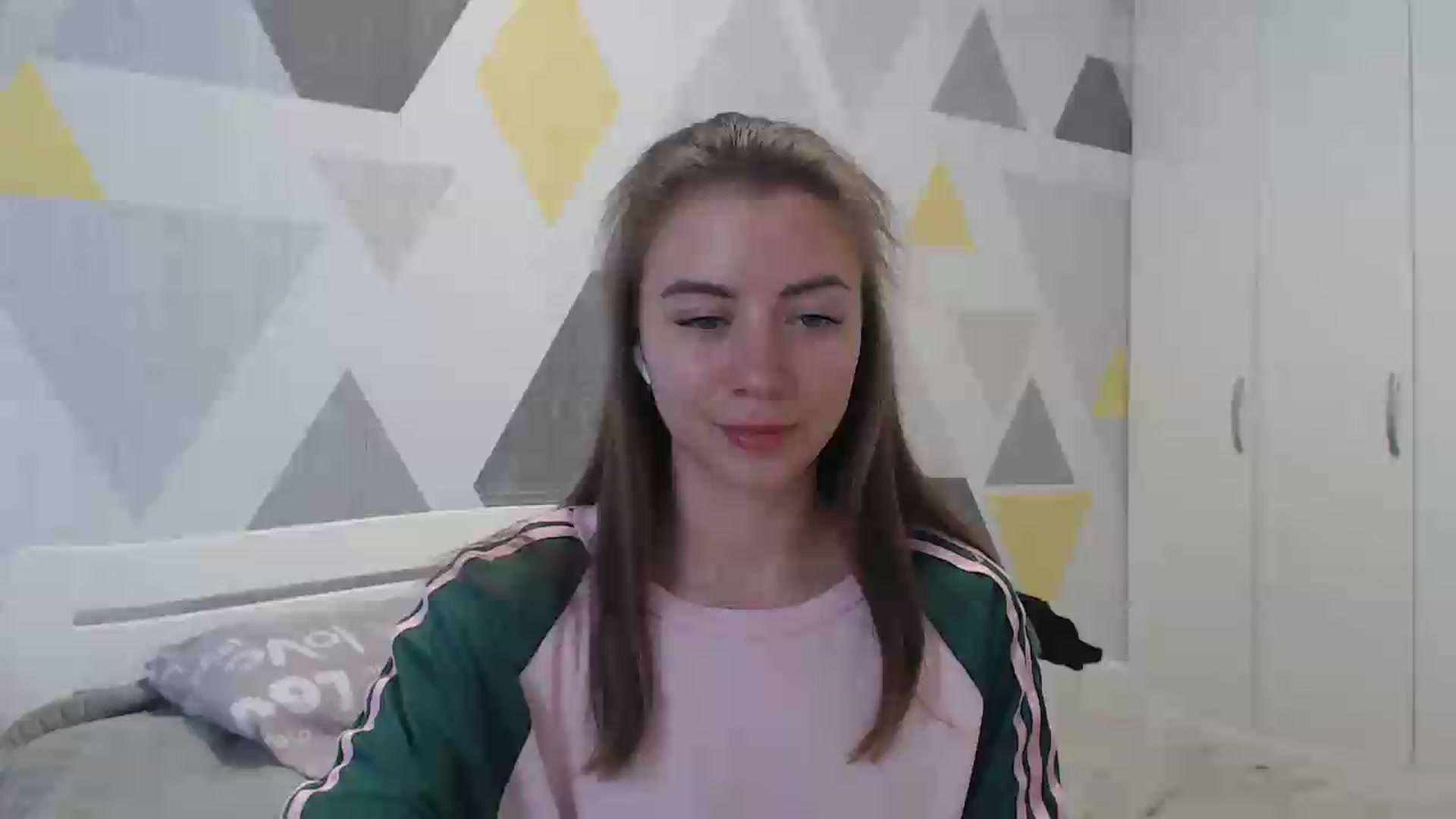 Gallery image thumbnail from Sulfate0's myfreecams stream on, 05/17/2026, 08:41 image 17 of 20