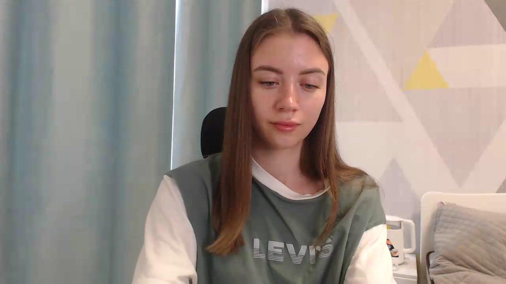 Gallery image thumbnail from Sulfate0's myfreecams stream on, 05/18/2026, 08:37 image 17 of 20
