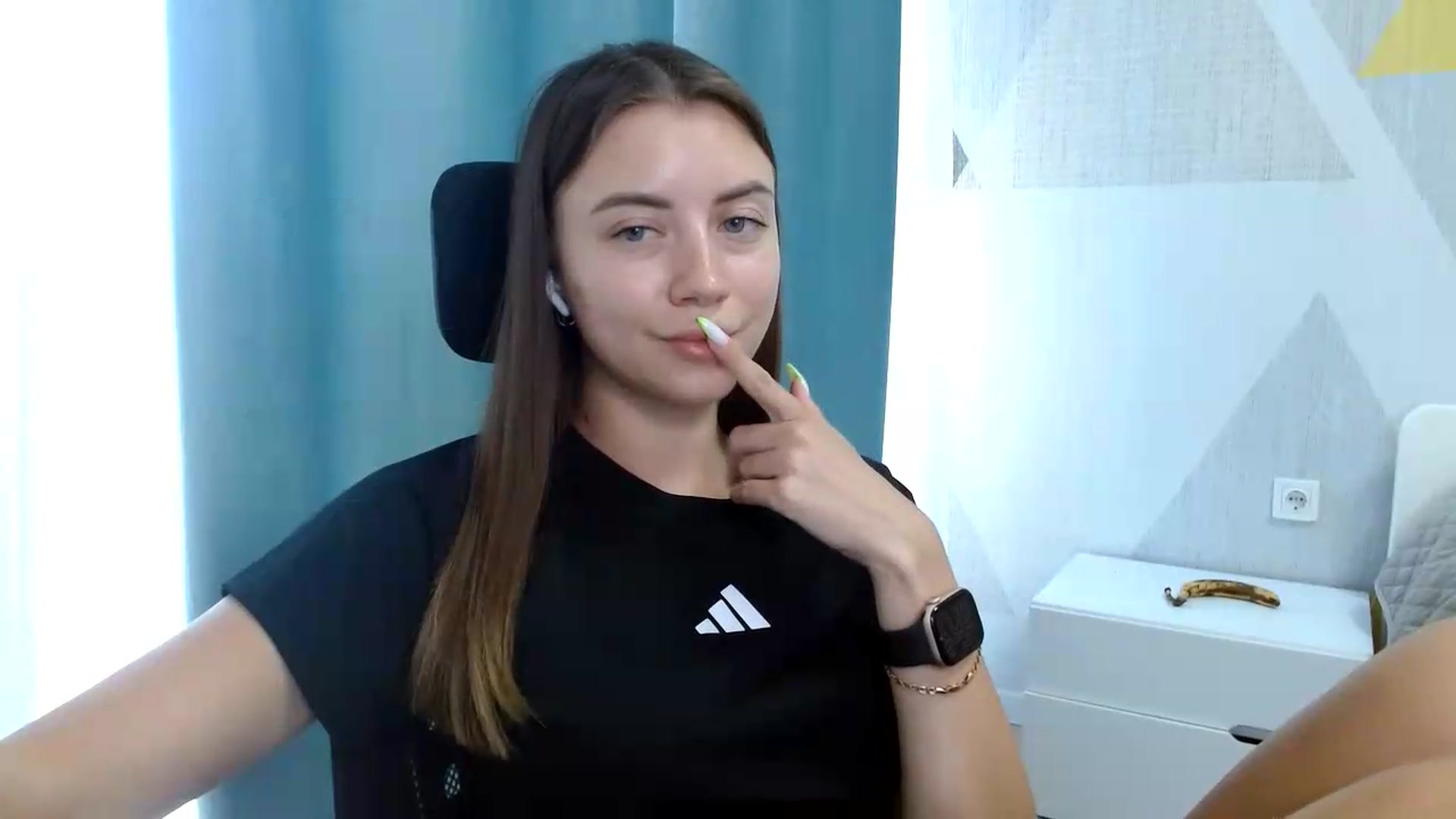 Gallery image thumbnail from Sulfate0's myfreecams stream on, 06/19/2026, 09:52 image 15 of 20