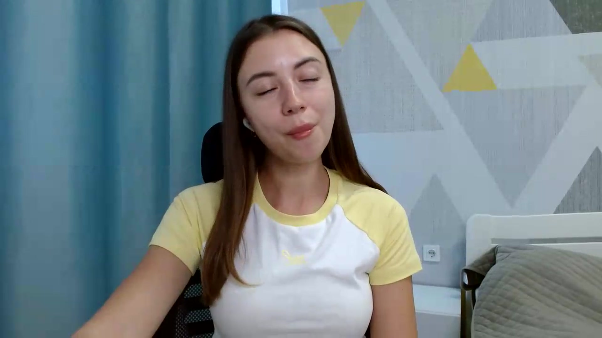 Gallery image thumbnail from Sulfate0's myfreecams stream on, 06/20/2026, 07:55 image 2 of 20