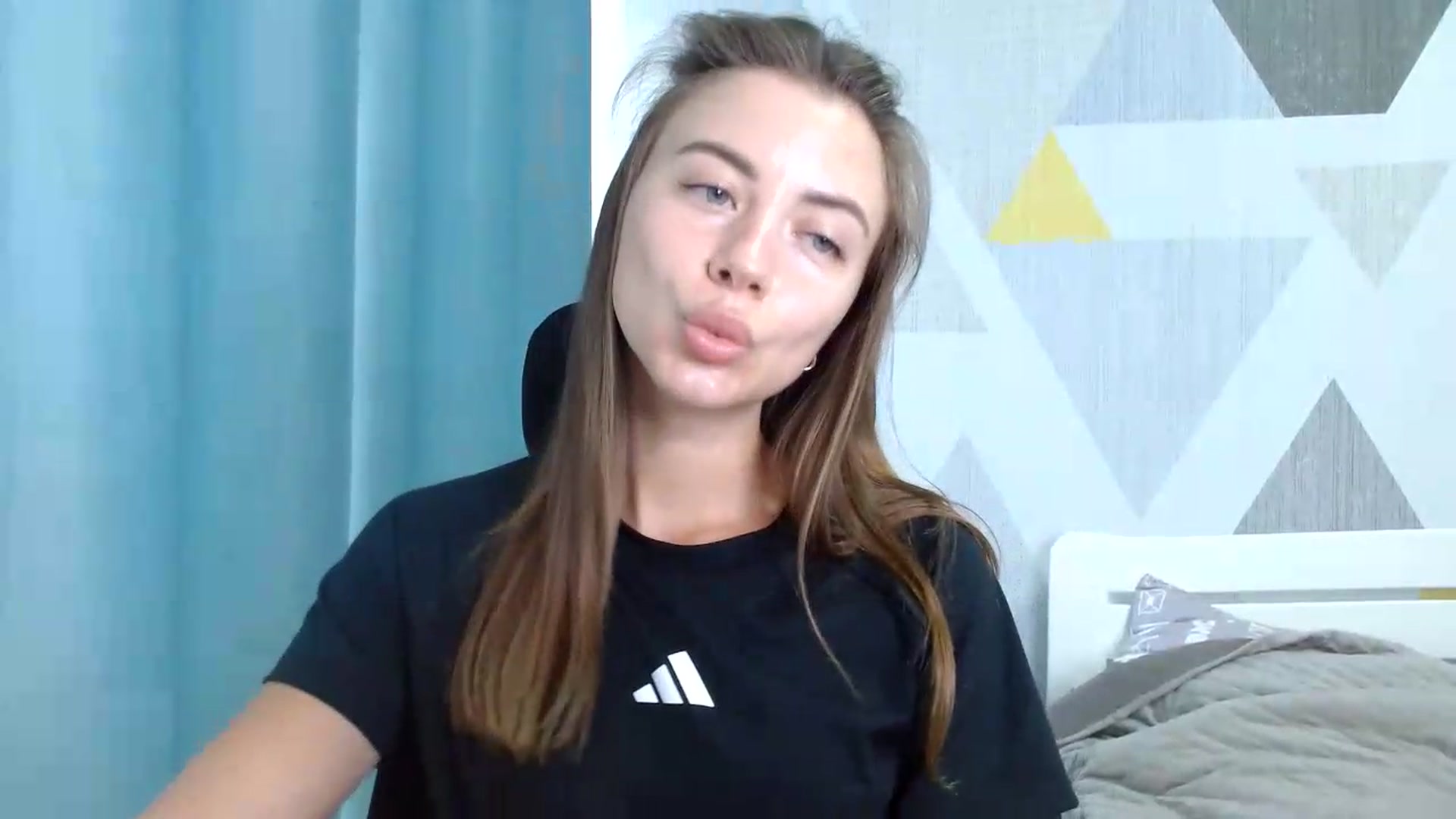 Gallery image thumbnail from Sulfate0's myfreecams stream on, 07/21/2026, 10:33 image 16 of 20