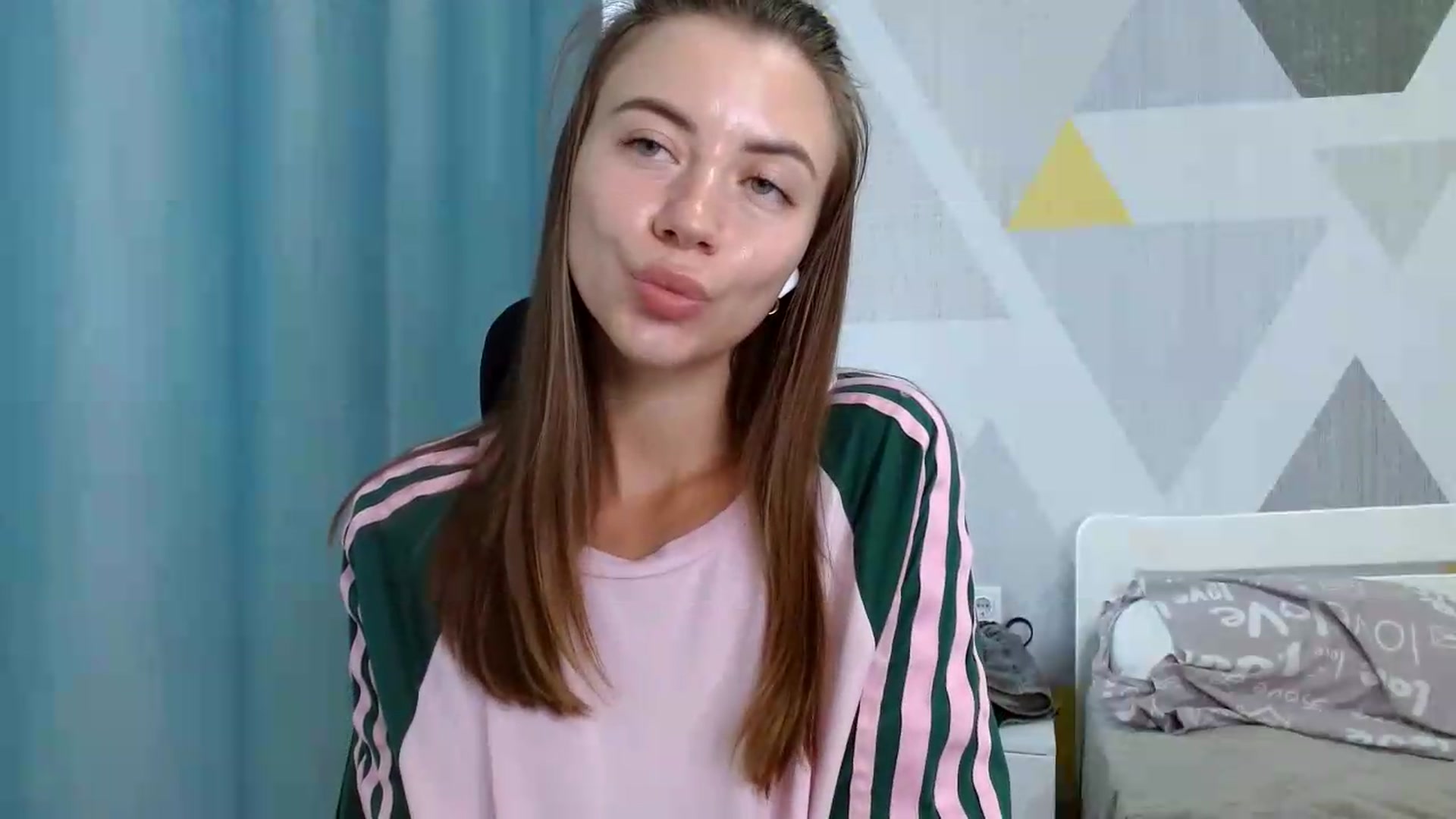 Gallery image thumbnail from Sulfate0's myfreecams stream on, 07/28/2026, 10:00 image 16 of 20