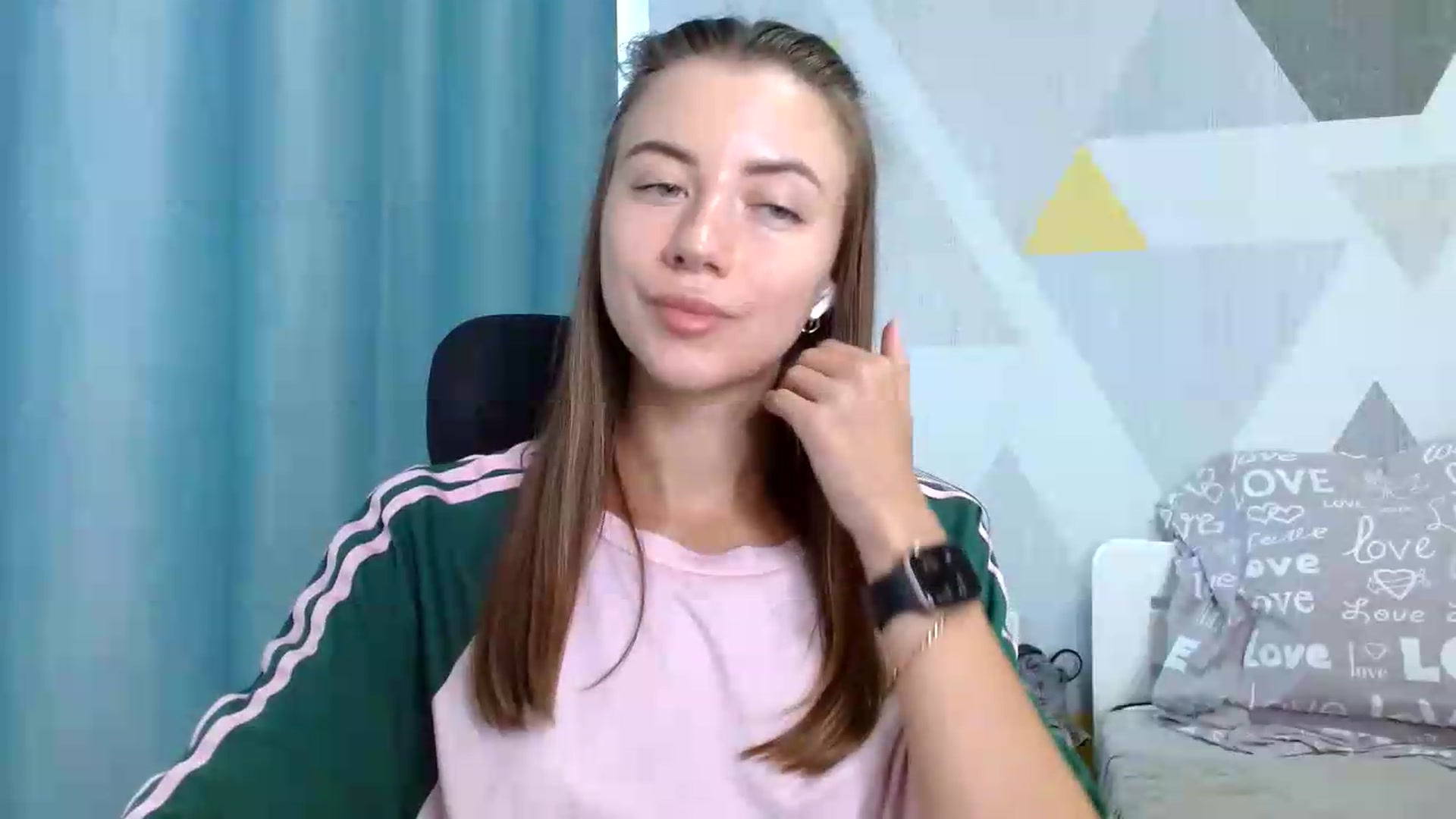 Gallery image thumbnail from Sulfate0's myfreecams stream on, 07/28/2026, 11:49 image 12 of 20