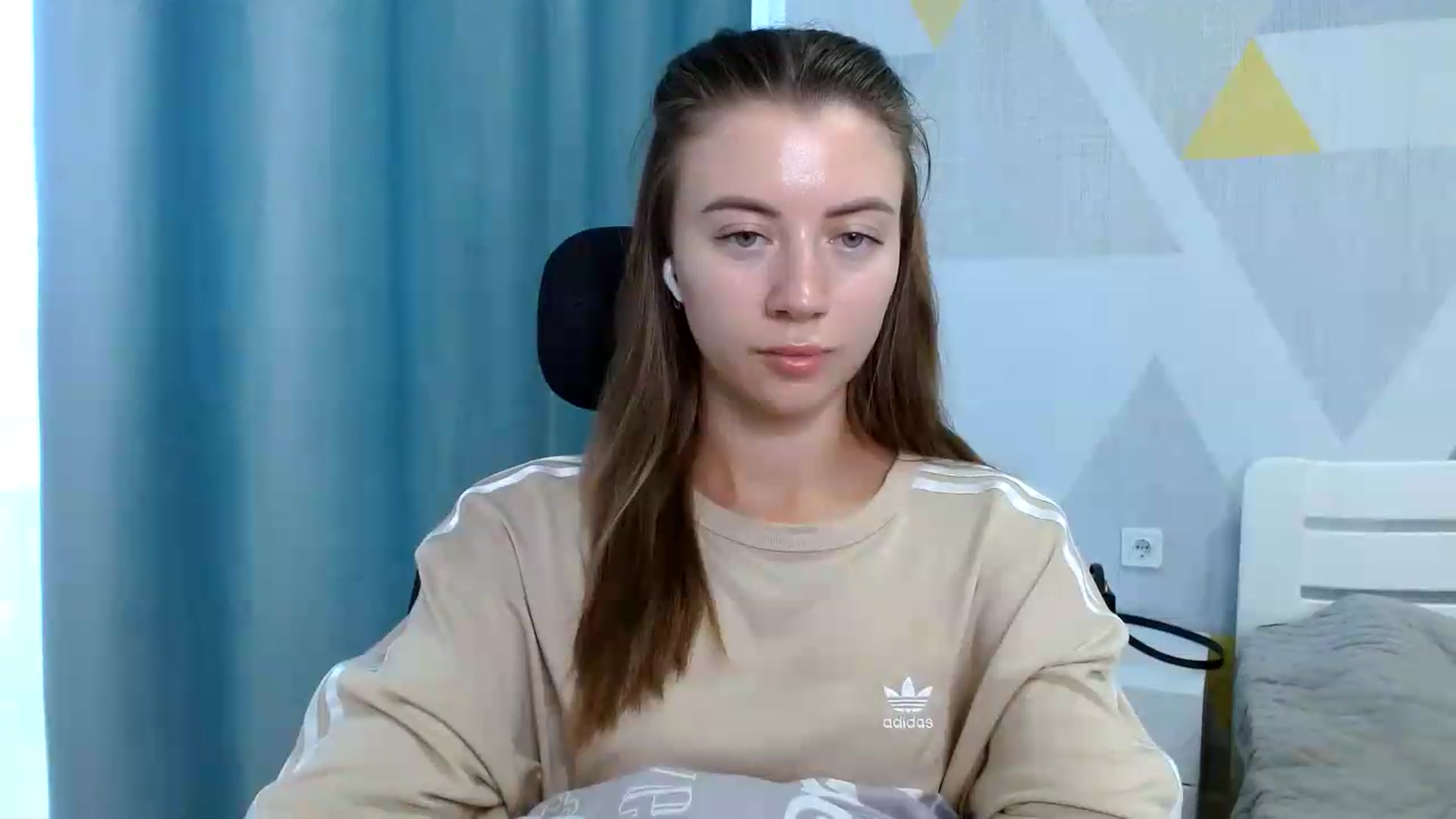 Gallery image thumbnail from Sulfate0's myfreecams stream on, 08/07/2026, 08:29 image 10 of 20