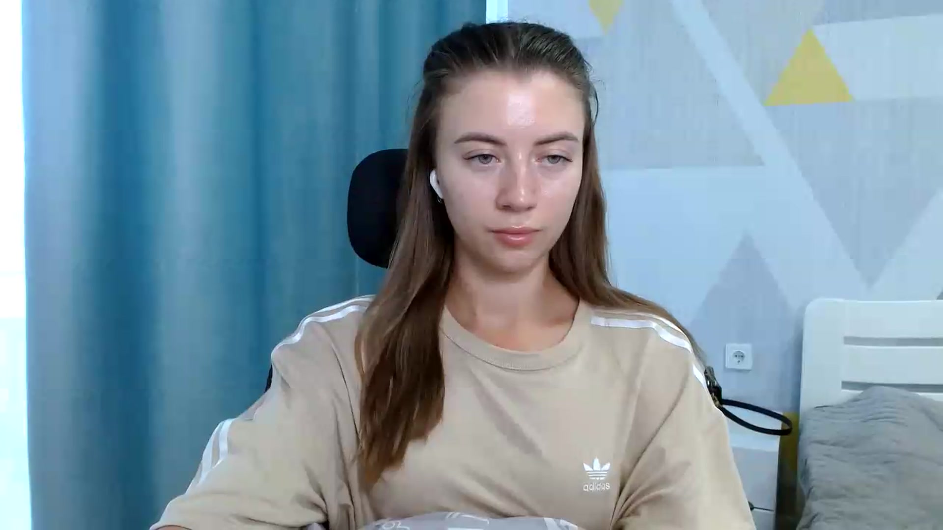 Gallery image thumbnail from Sulfate0's myfreecams stream on, 08/07/2026, 08:29 image 12 of 20