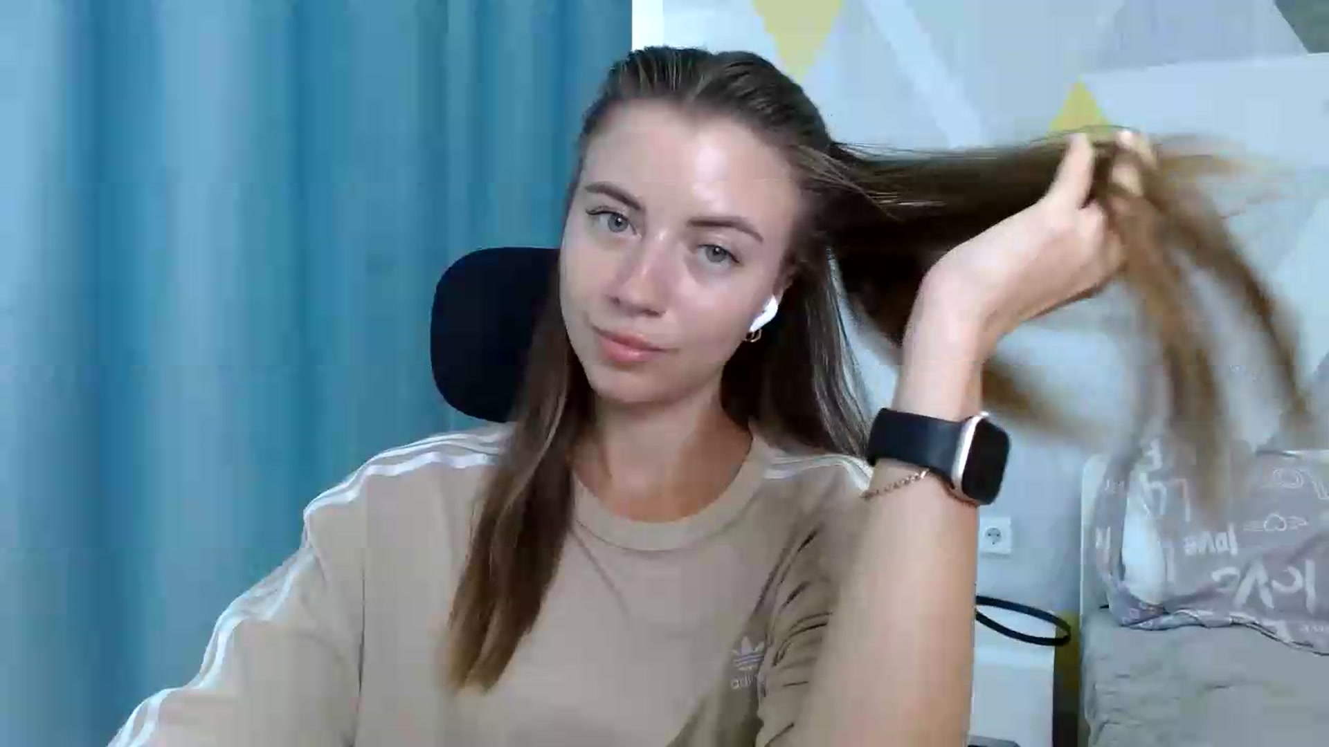 Gallery image thumbnail from Sulfate0's myfreecams stream on, 08/07/2026, 11:13 image 6 of 20