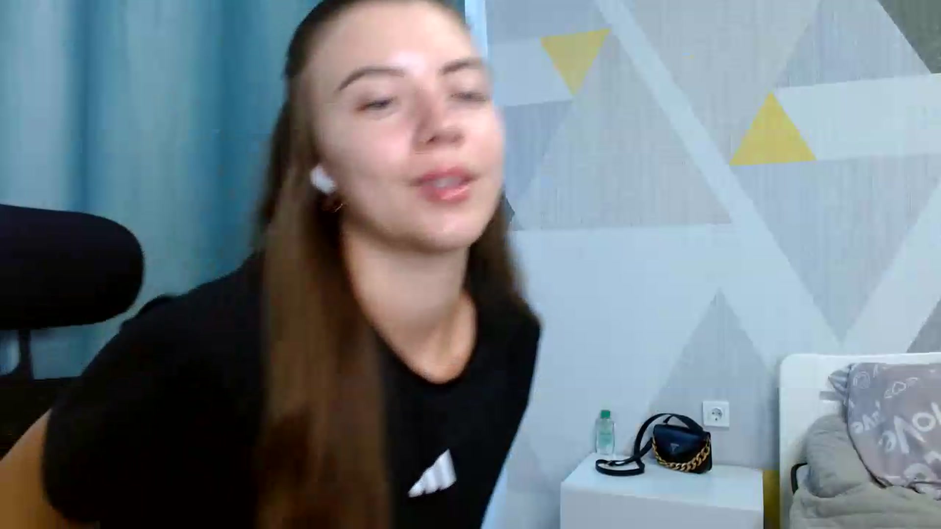 Gallery image thumbnail from Sulfate0's myfreecams stream on, 08/10/2026, 06:27 image 13 of 20