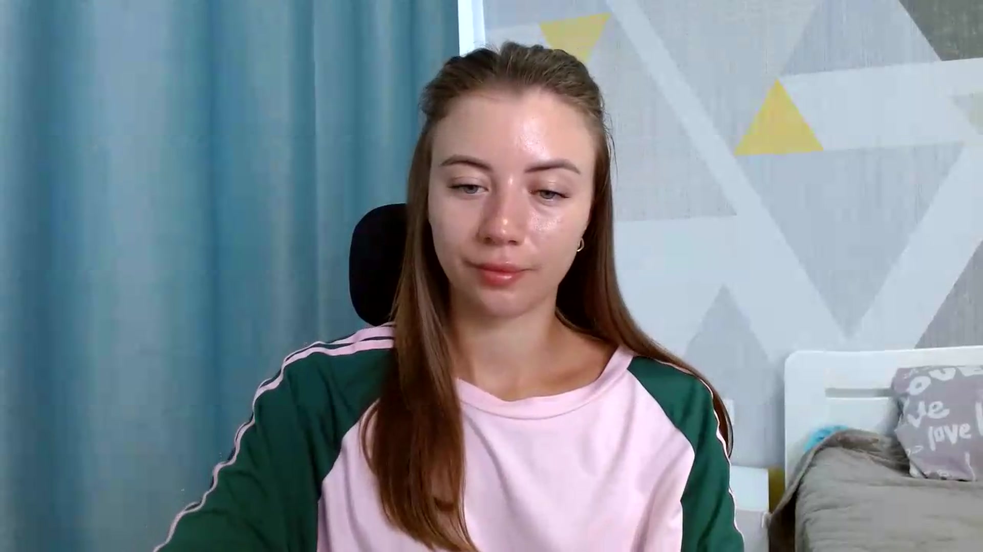 Gallery image thumbnail from Sulfate0's myfreecams stream on, 08/19/2026, 06:59 image 16 of 20