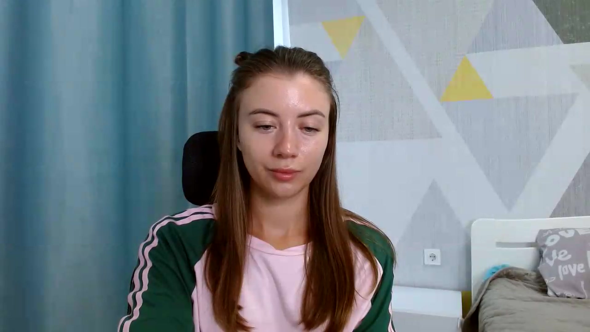 Gallery image thumbnail from Sulfate0's myfreecams stream on, 08/19/2026, 06:59 image 13 of 20
