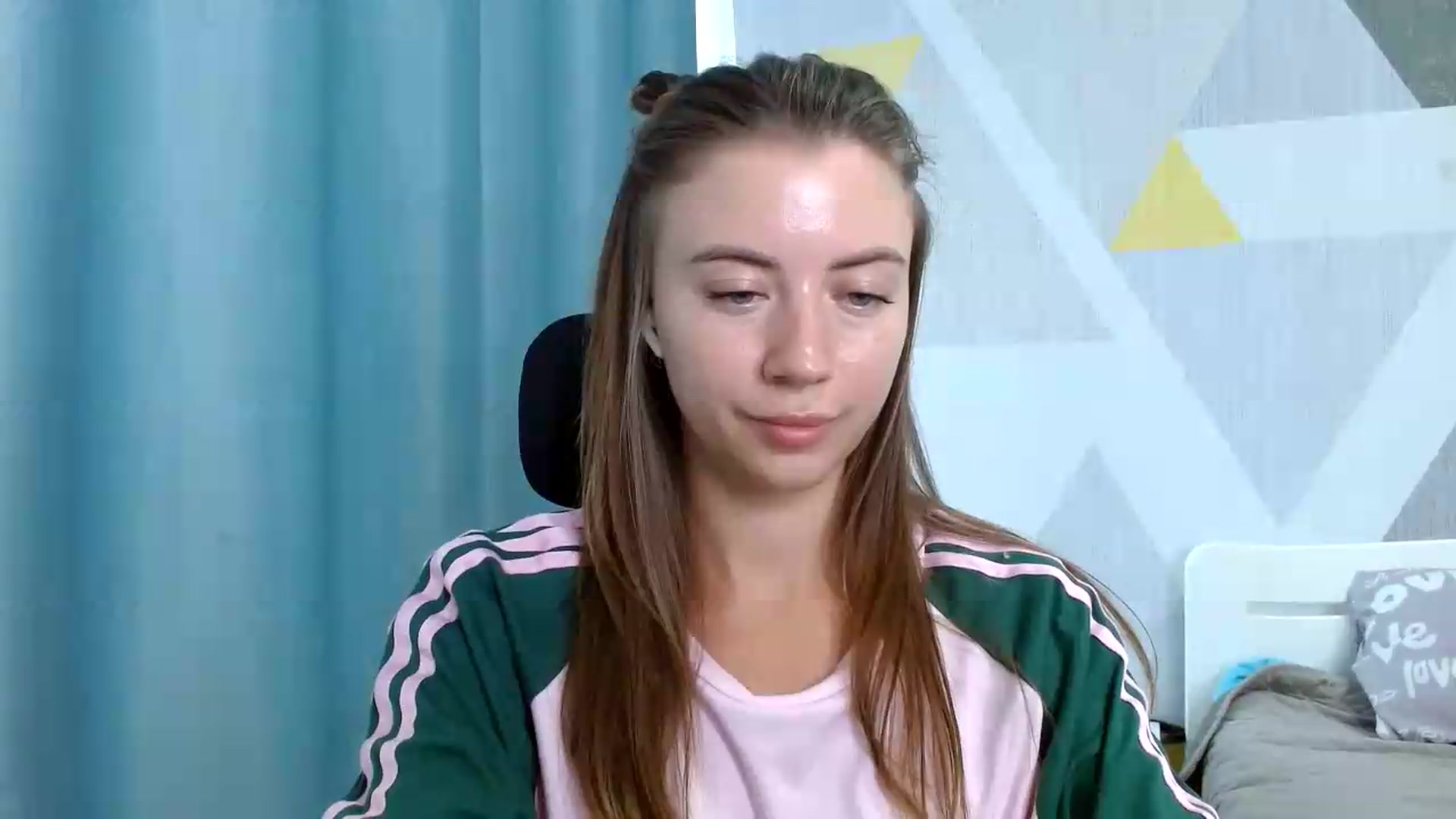 Gallery image thumbnail from Sulfate0's myfreecams stream on, 08/19/2026, 08:38 image 18 of 20
