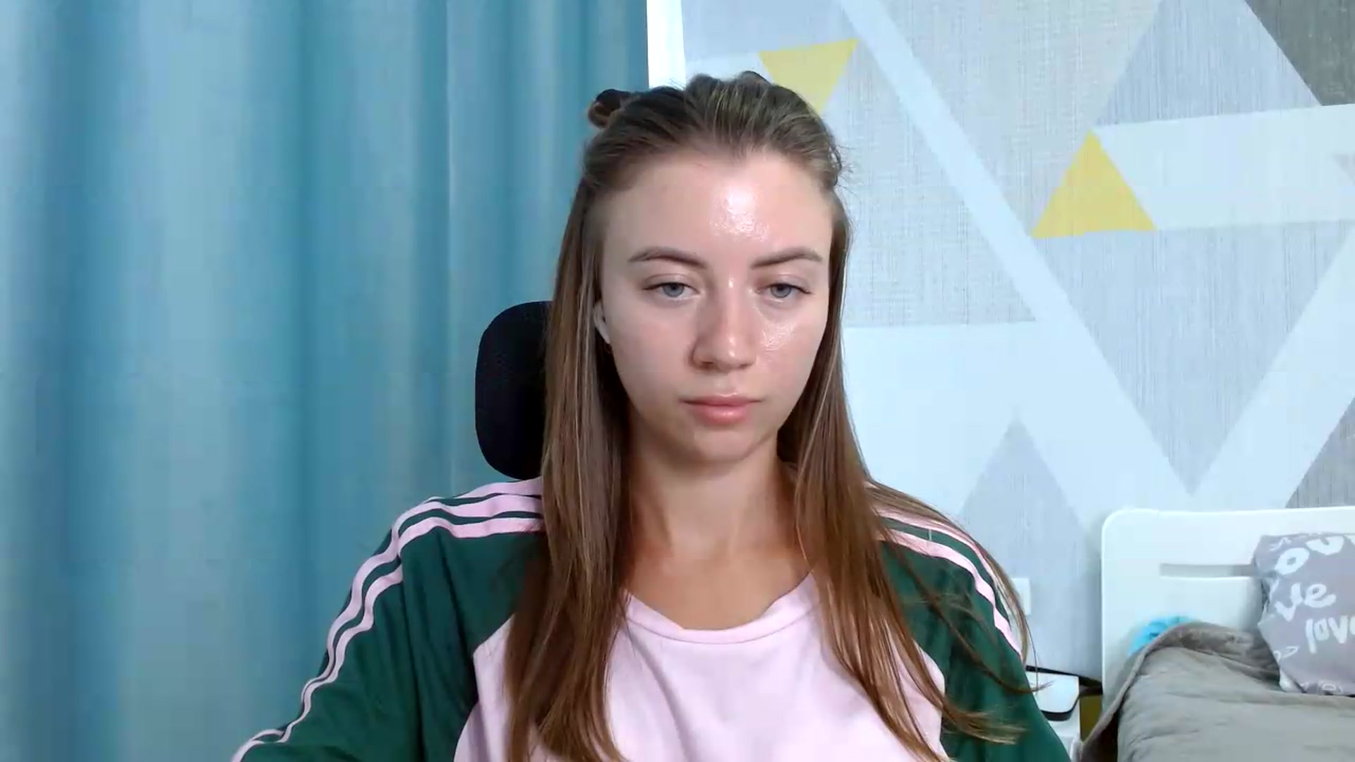 Gallery image thumbnail from Sulfate0's myfreecams stream on, 08/19/2026, 08:38 image 17 of 20
