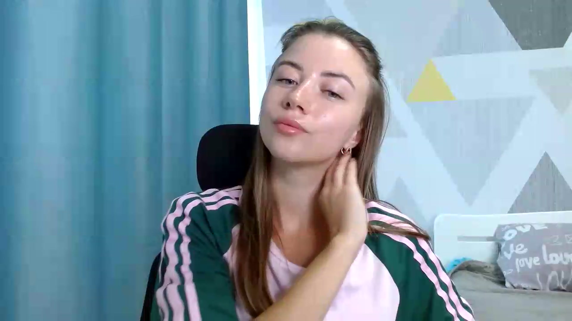 Gallery image thumbnail from Sulfate0's myfreecams stream on, 08/19/2026, 08:38 image 12 of 20