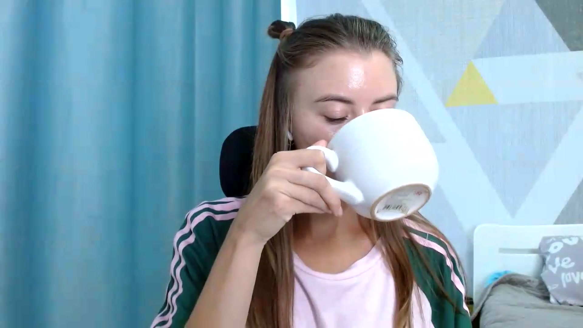 Gallery image thumbnail from Sulfate0's myfreecams stream on, 08/19/2026, 08:38 image 19 of 20