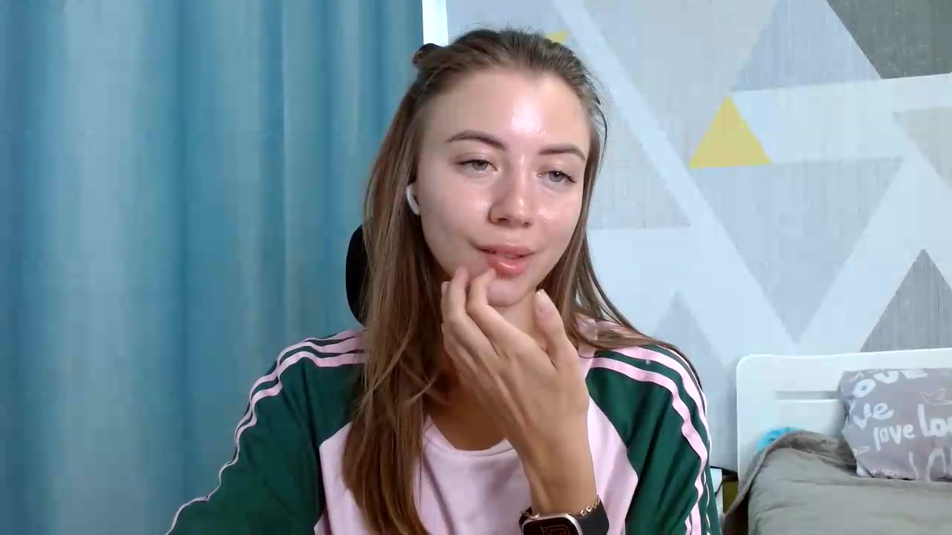 Gallery image thumbnail from Sulfate0's myfreecams stream on, 08/19/2026, 08:38 image 10 of 20