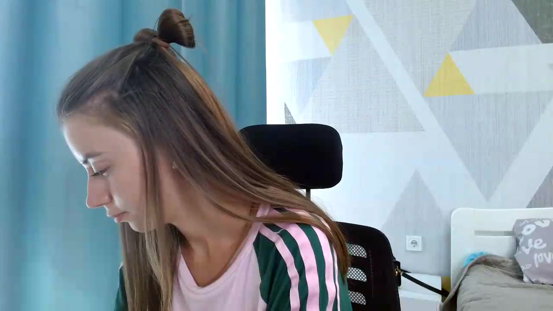 Gallery image thumbnail from Sulfate0's myfreecams stream on, 08/19/2026, 11:52 image 17 of 20