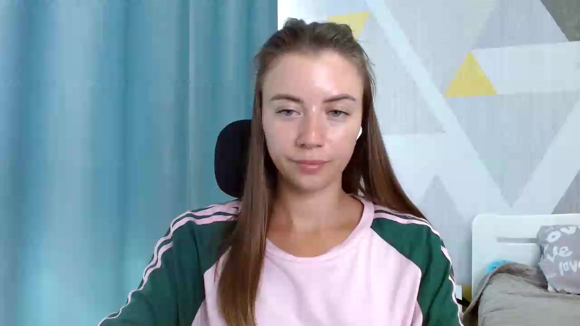 Gallery image thumbnail from Sulfate0's myfreecams stream on, 08/19/2026, 11:52 image 3 of 20