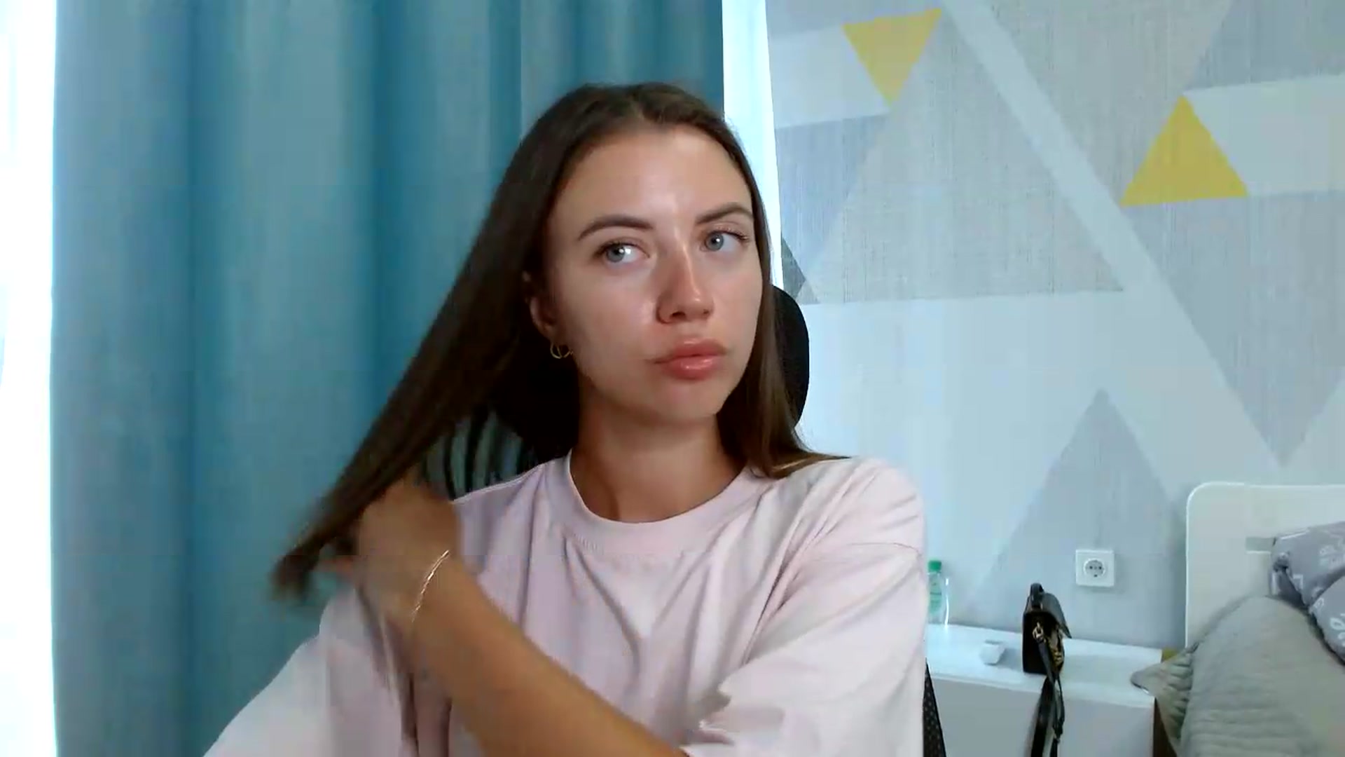 Gallery image thumbnail from Sulfate0's myfreecams stream on, 08/25/2026, 08:59 image 15 of 20