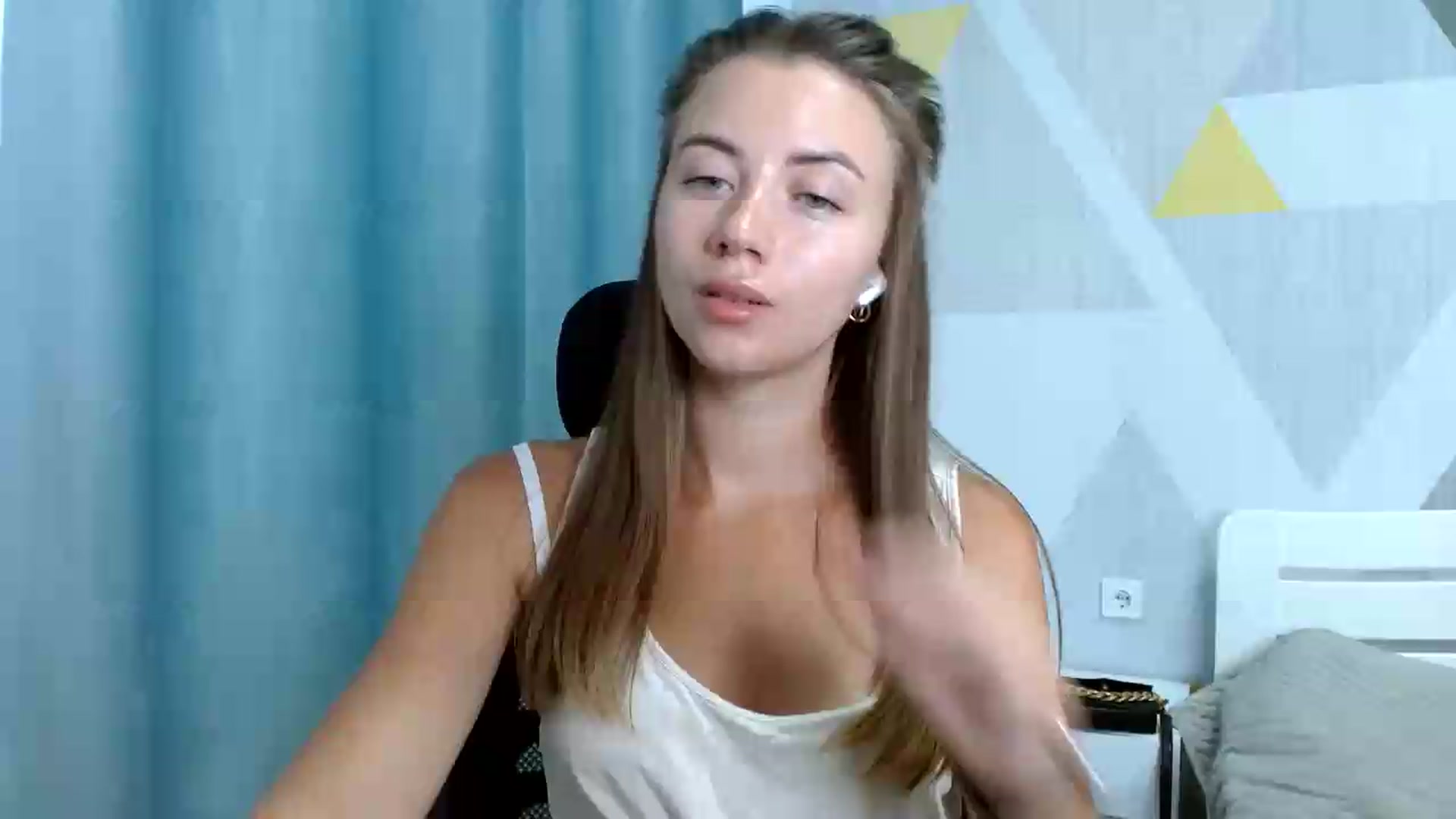 Gallery image thumbnail from Sulfate0's myfreecams stream on, 08/26/2026, 10:01 image 13 of 20