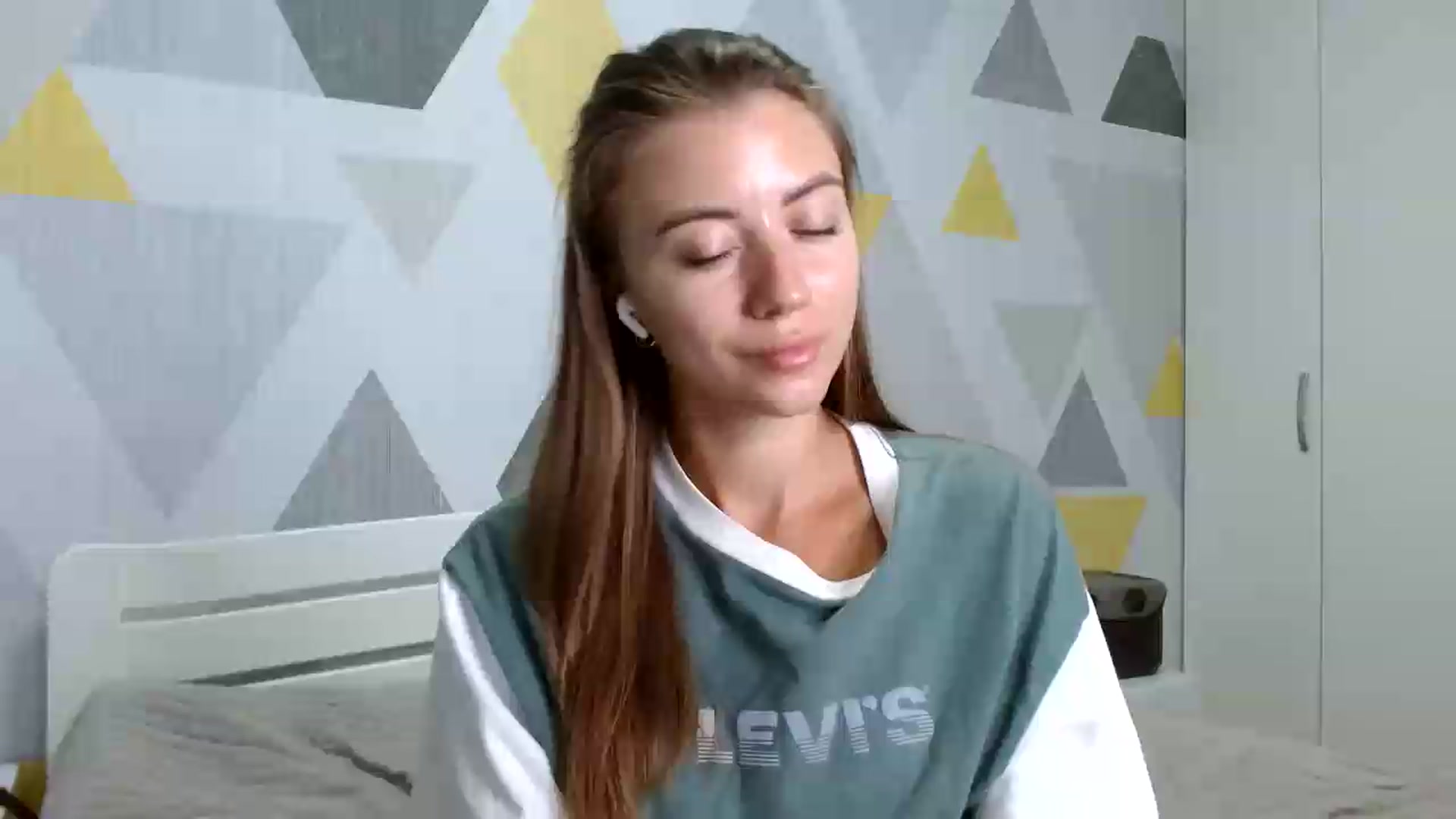 Gallery image thumbnail from Sulfate0's myfreecams stream on, 08/27/2026, 08:31 image 1 of 20
