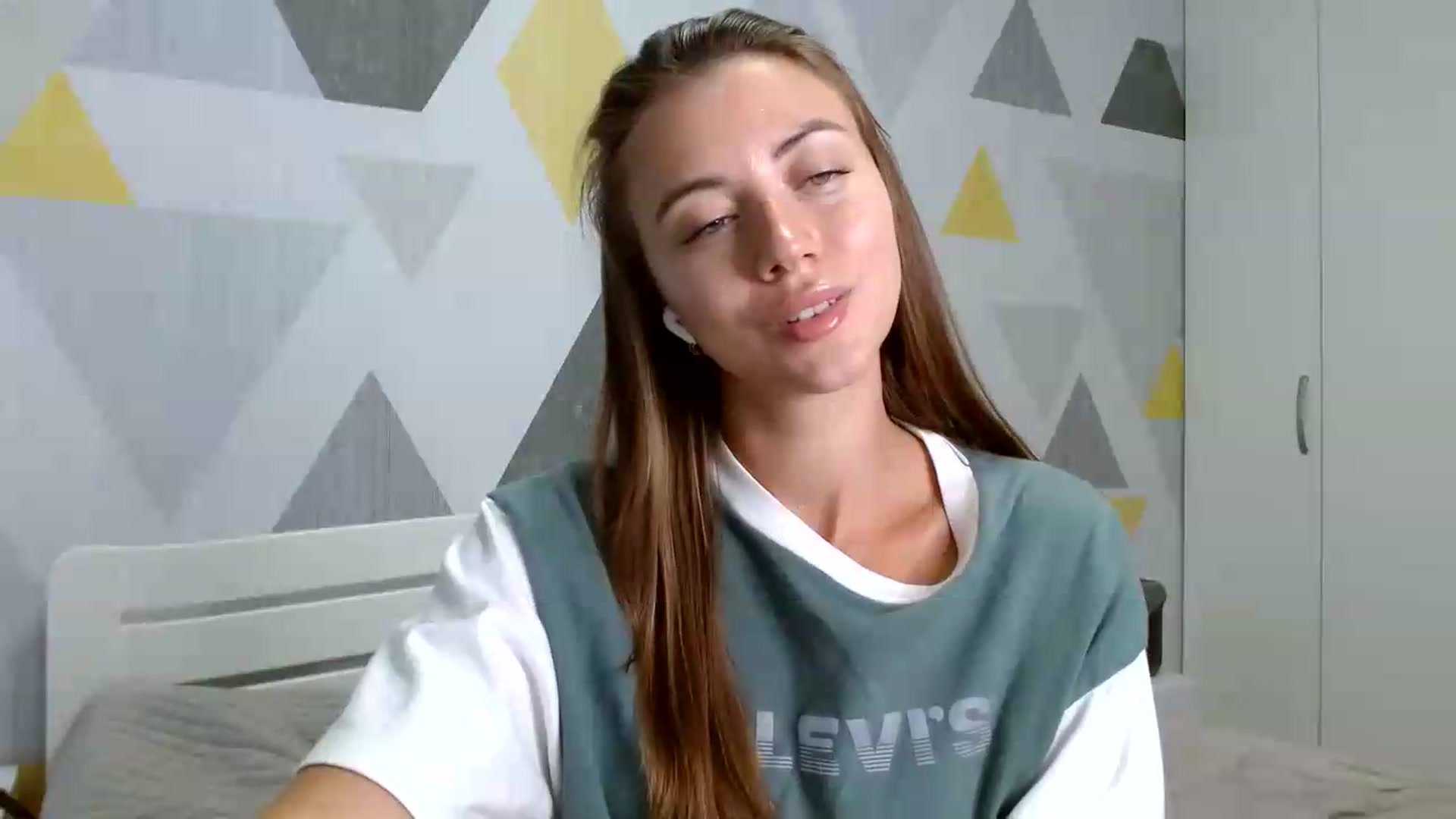 Gallery image thumbnail from Sulfate0's myfreecams stream on, 08/27/2026, 08:31 image 6 of 20