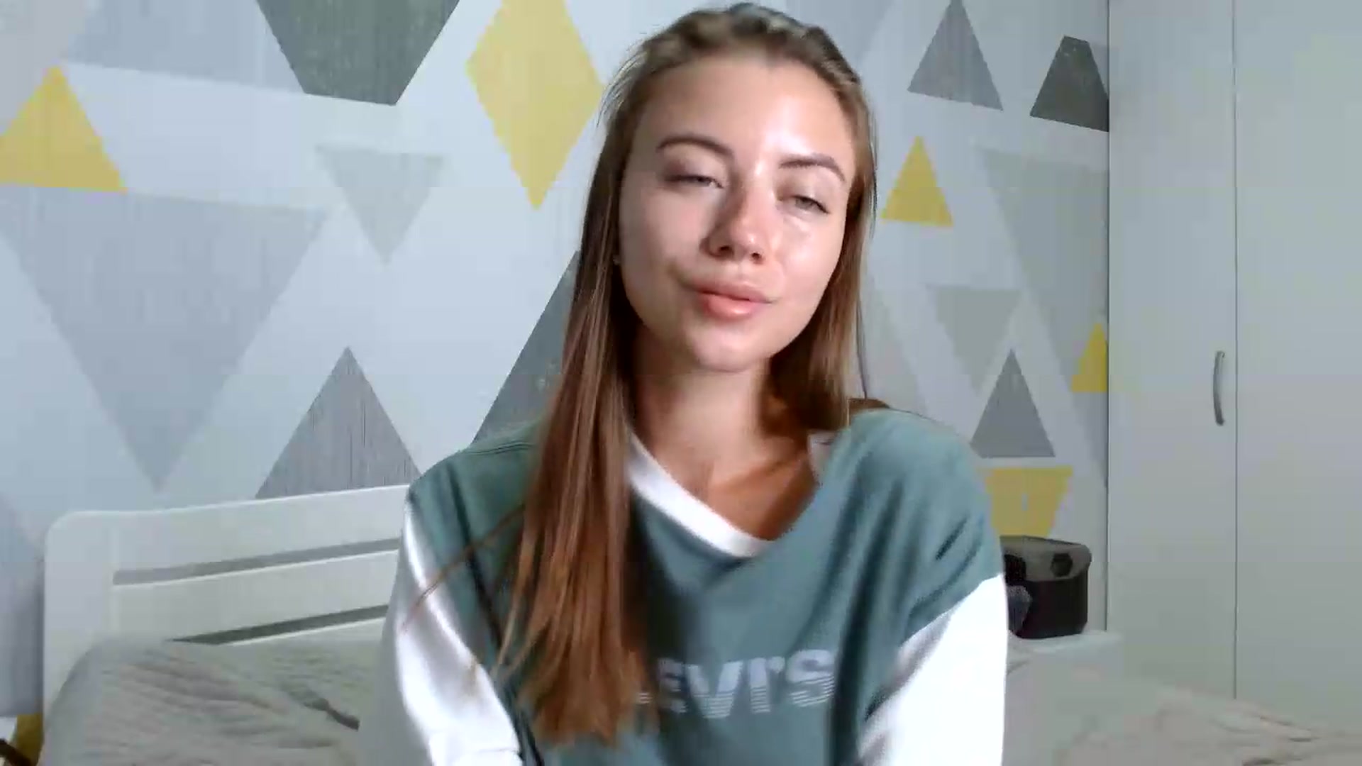 Gallery image thumbnail from Sulfate0's myfreecams stream on, 08/27/2026, 08:31 image 3 of 20