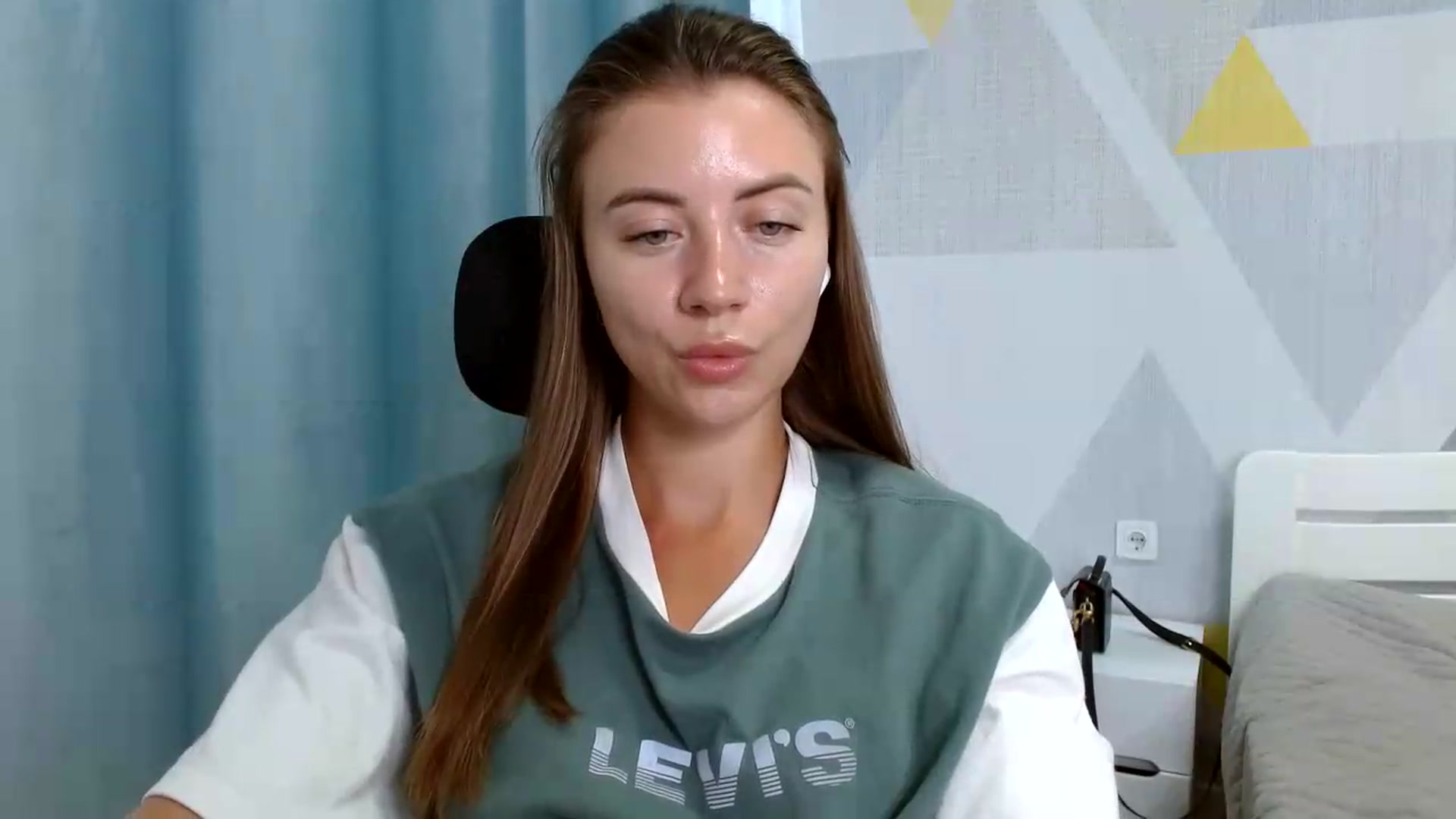 Gallery image thumbnail from Sulfate0's myfreecams stream on, 08/27/2026, 09:56 image 13 of 20