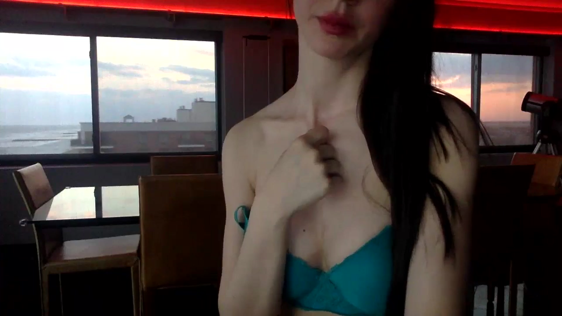 Gallery image thumbnail from SultrySiren19's myfreecams stream on, 06/14/2024, 24:33 image 10 of 20