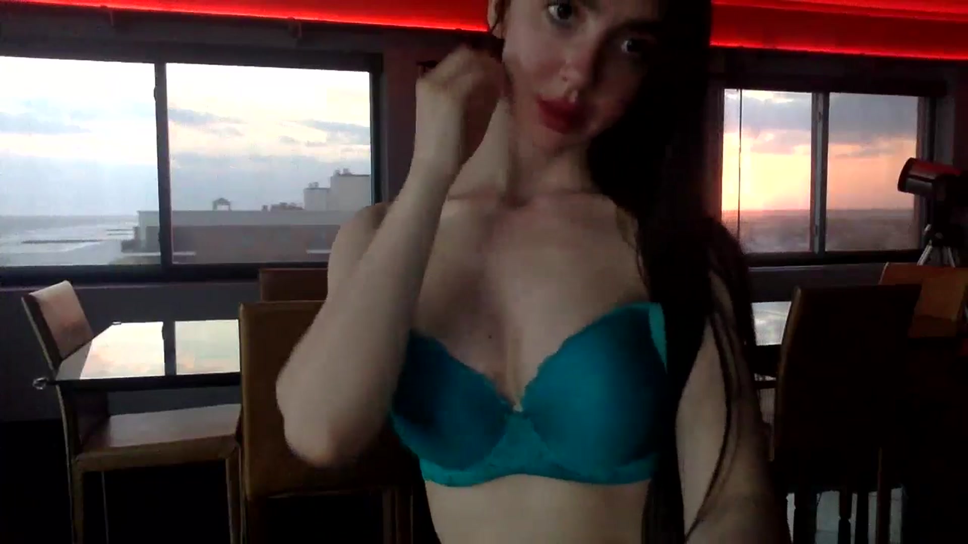 Gallery image thumbnail from SultrySiren19's myfreecams stream on, 06/14/2024, 24:33 image 9 of 20
