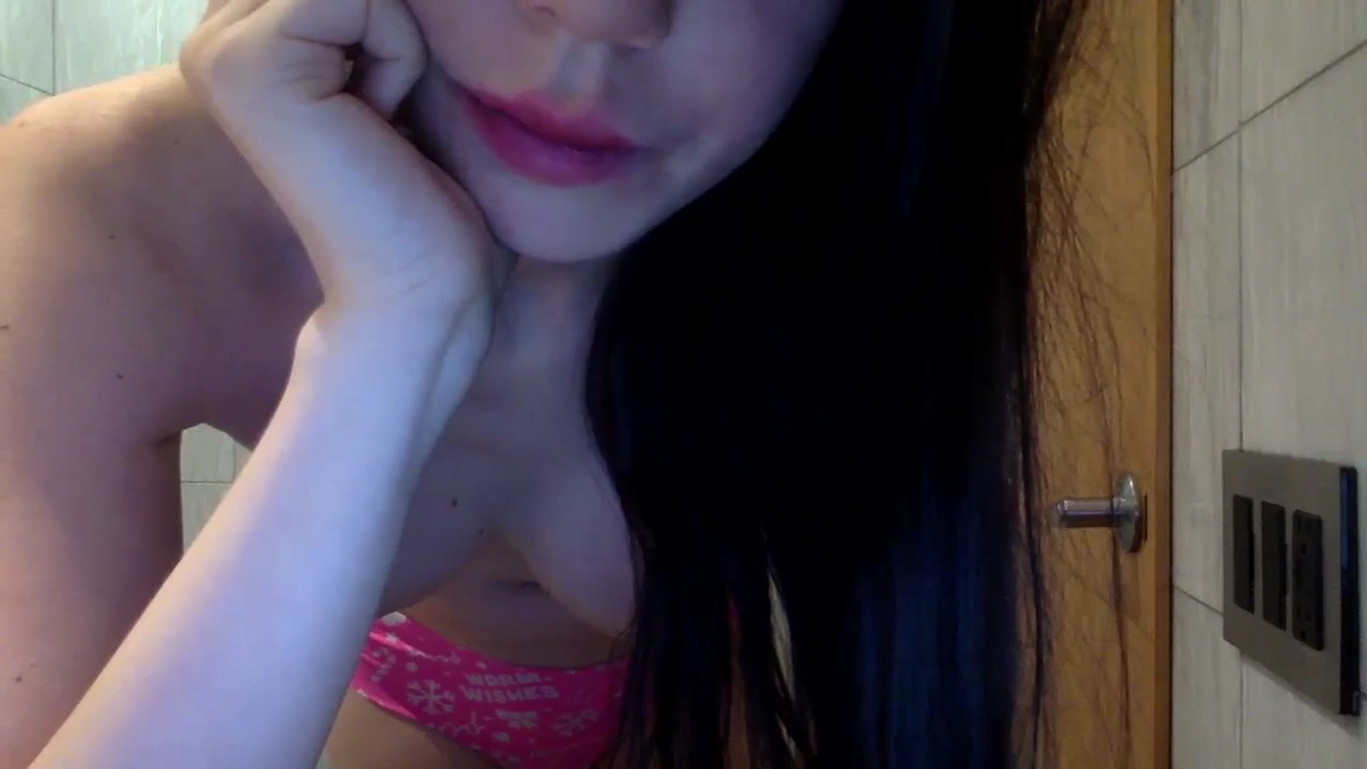 Gallery image thumbnail from SultrySiren19's myfreecams stream on, 06/28/2024, 16:43 image 20 of 20