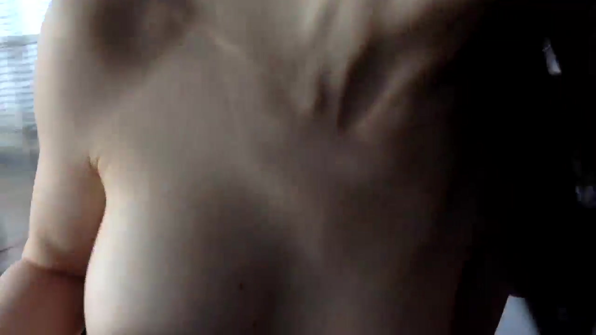 Gallery image thumbnail from SultrySiren19's myfreecams stream on, 03/20/2025, 13:23 image 10 of 20