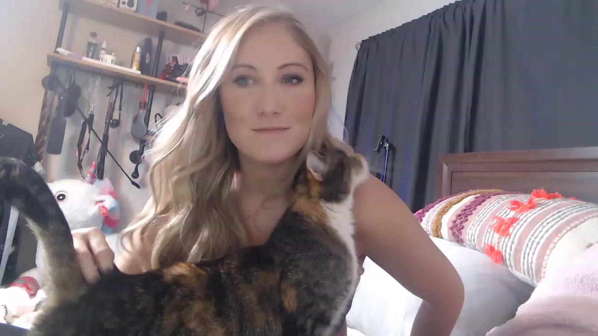 Gallery image thumbnail from SultrySnow's myfreecams stream on, 12/01/2022, 22:53 image 8 of 20