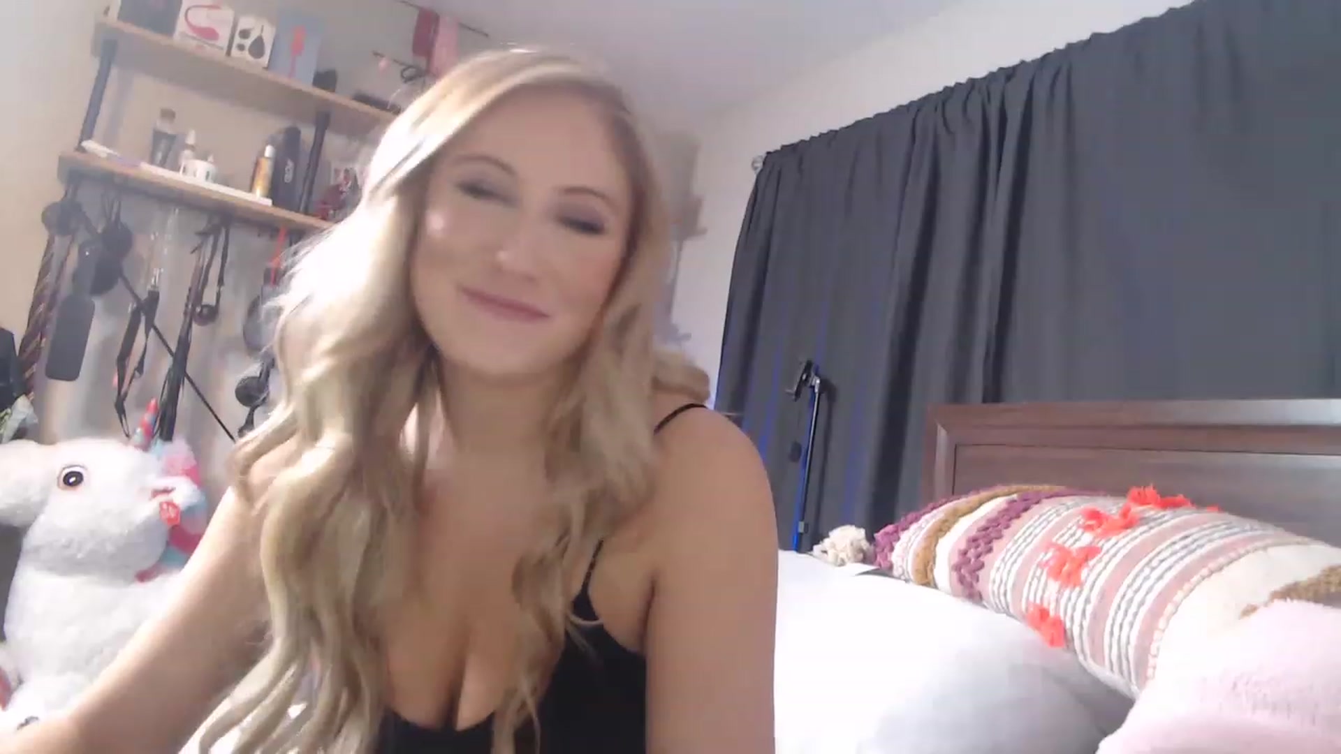 Gallery image thumbnail from SultrySnow's myfreecams stream on, 12/01/2022, 22:53 image 7 of 20