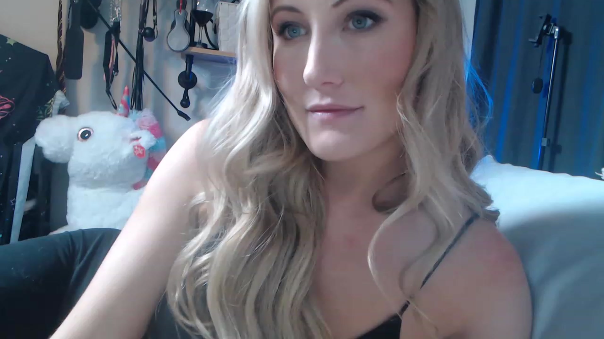 Gallery image thumbnail from SultrySnow's myfreecams stream on, 12/01/2022, 22:53 image 20 of 20