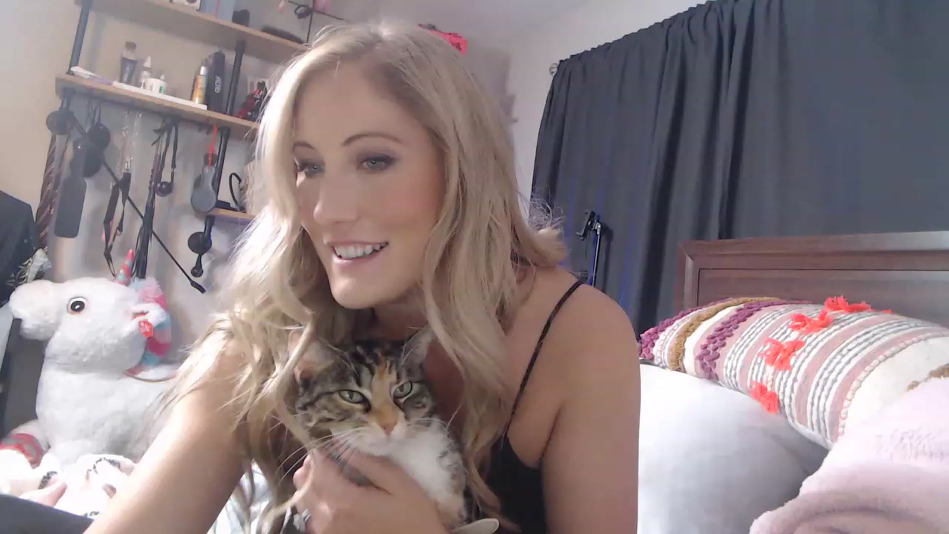 Gallery image thumbnail from SultrySnow's myfreecams stream on, 12/01/2022, 22:53 image 5 of 20