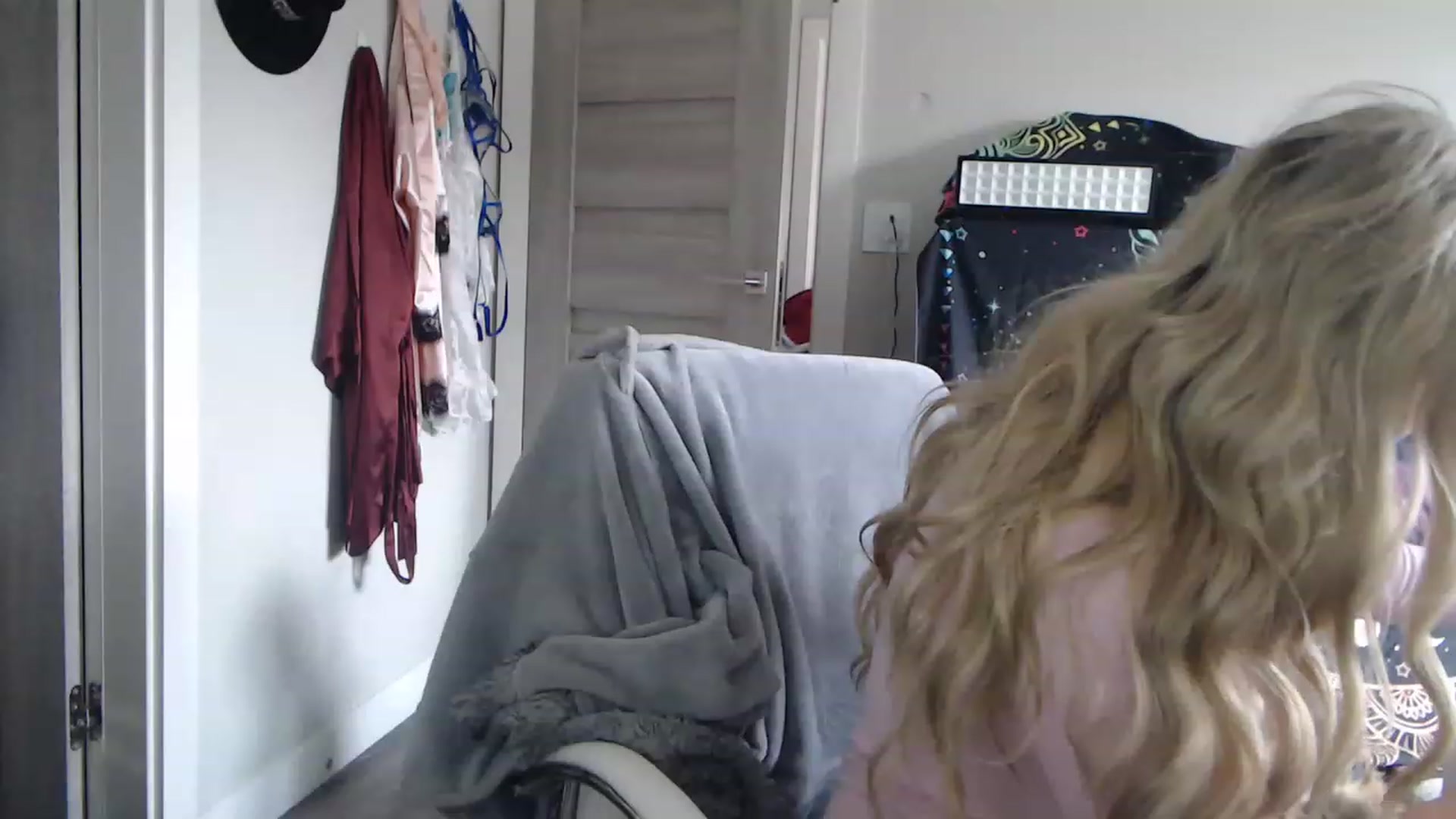 Gallery image thumbnail from SultrySnow's myfreecams stream on, 12/02/2022, 20:54 image 2 of 20