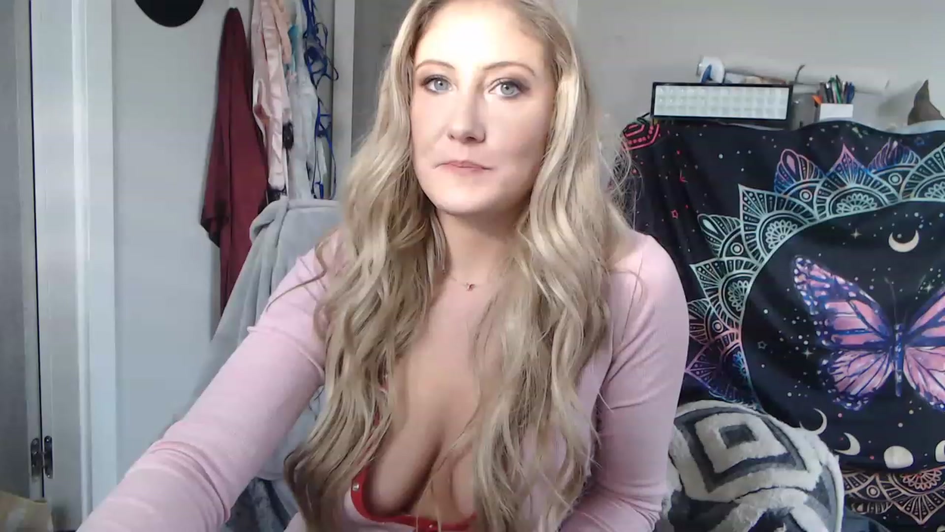 Gallery image thumbnail from SultrySnow's myfreecams stream on, 12/02/2022, 20:54 image 13 of 20