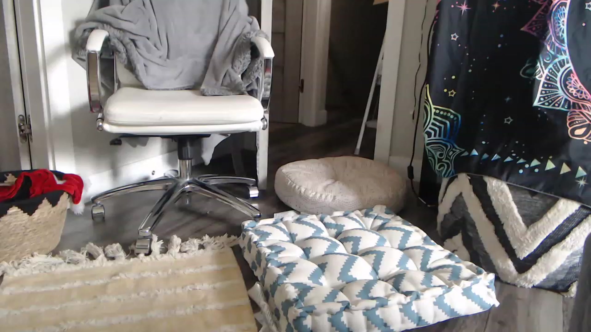 Gallery image thumbnail from SultrySnow's myfreecams stream on, 12/02/2022, 20:54 image 6 of 20