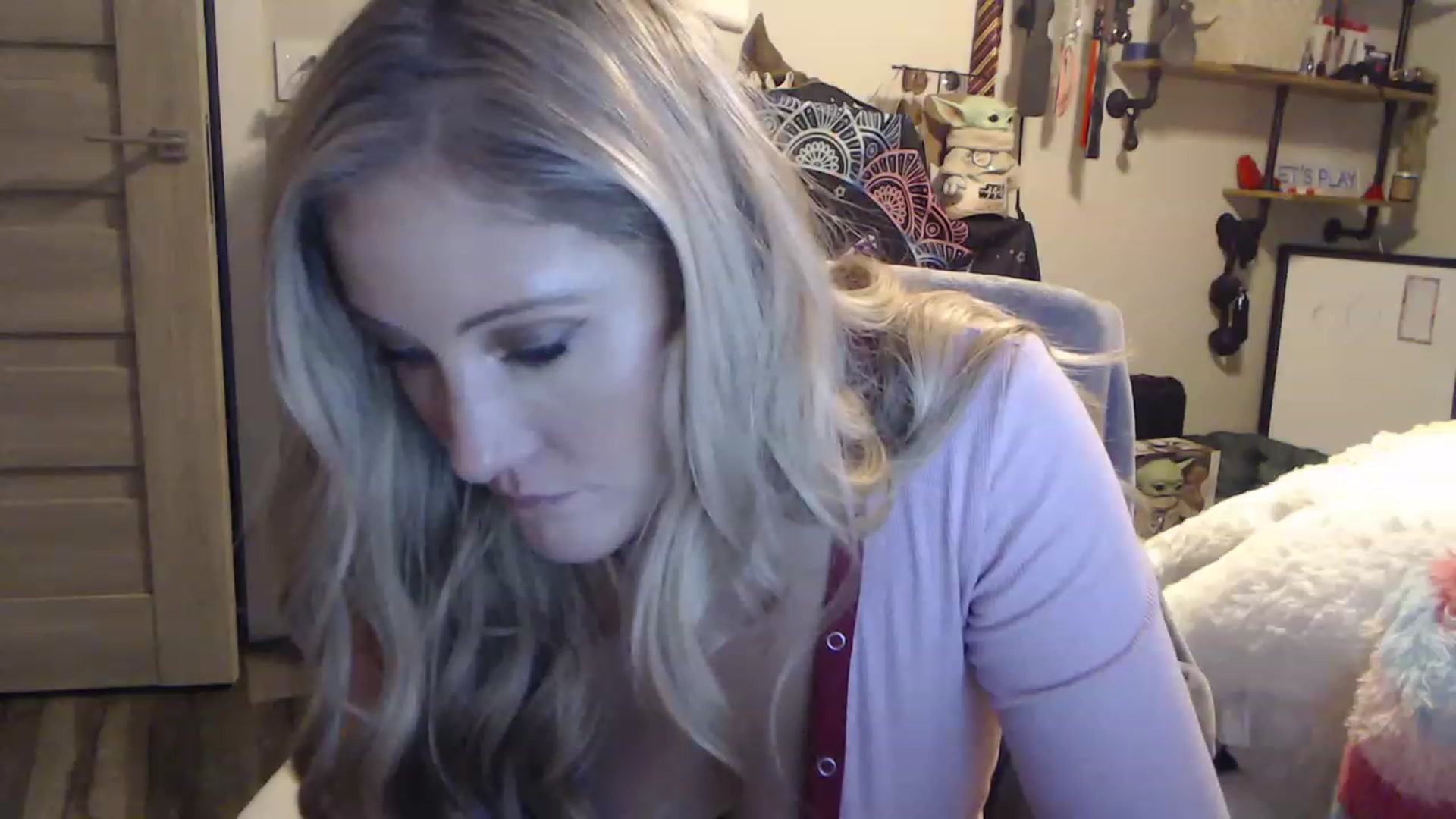 Gallery image thumbnail from SultrySnow's myfreecams stream on, 12/02/2022, 22:12 image 19 of 20